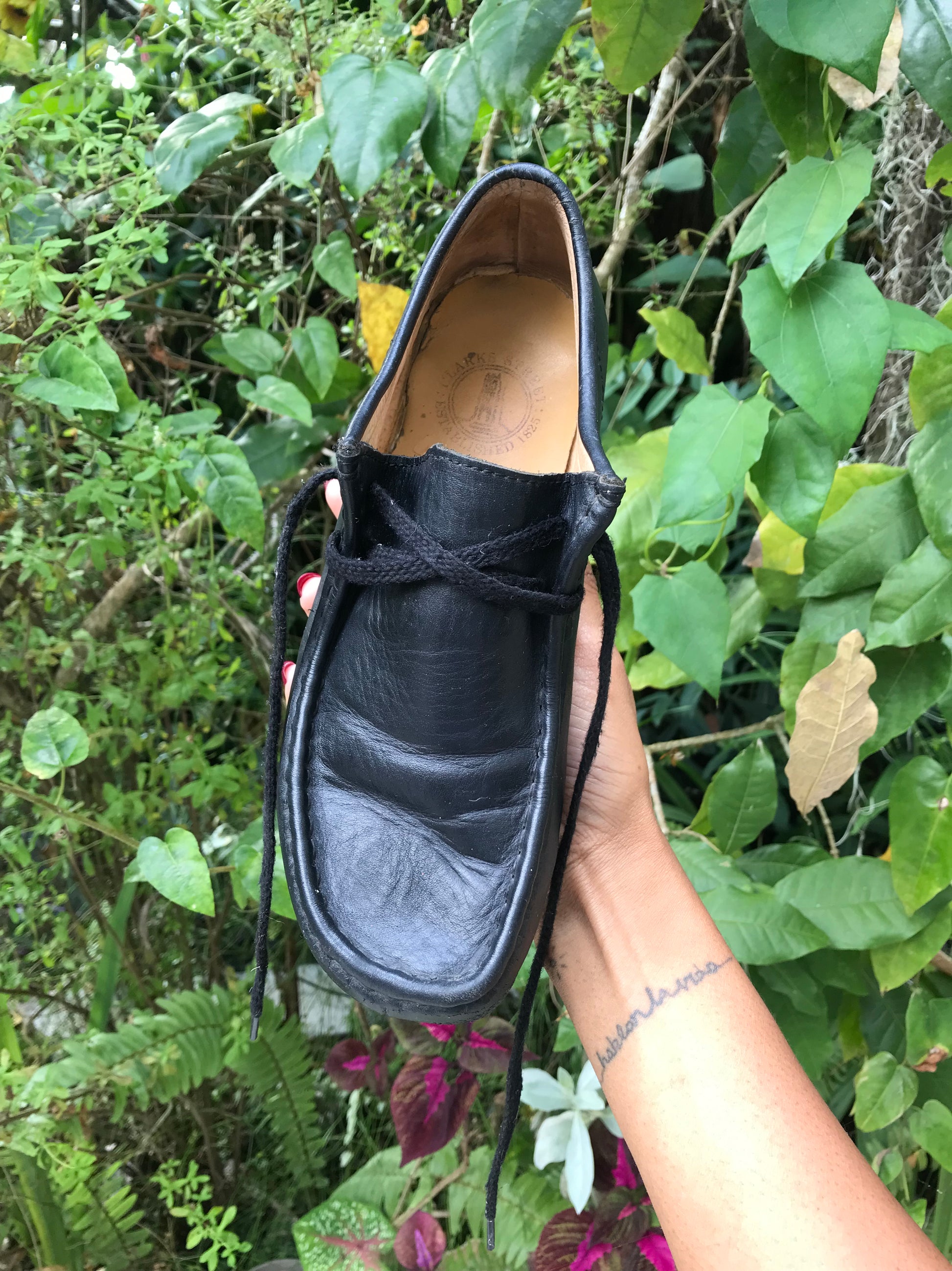 Black Leather Wallabee Clarks /// size 7.5 women / size 6 men unisex