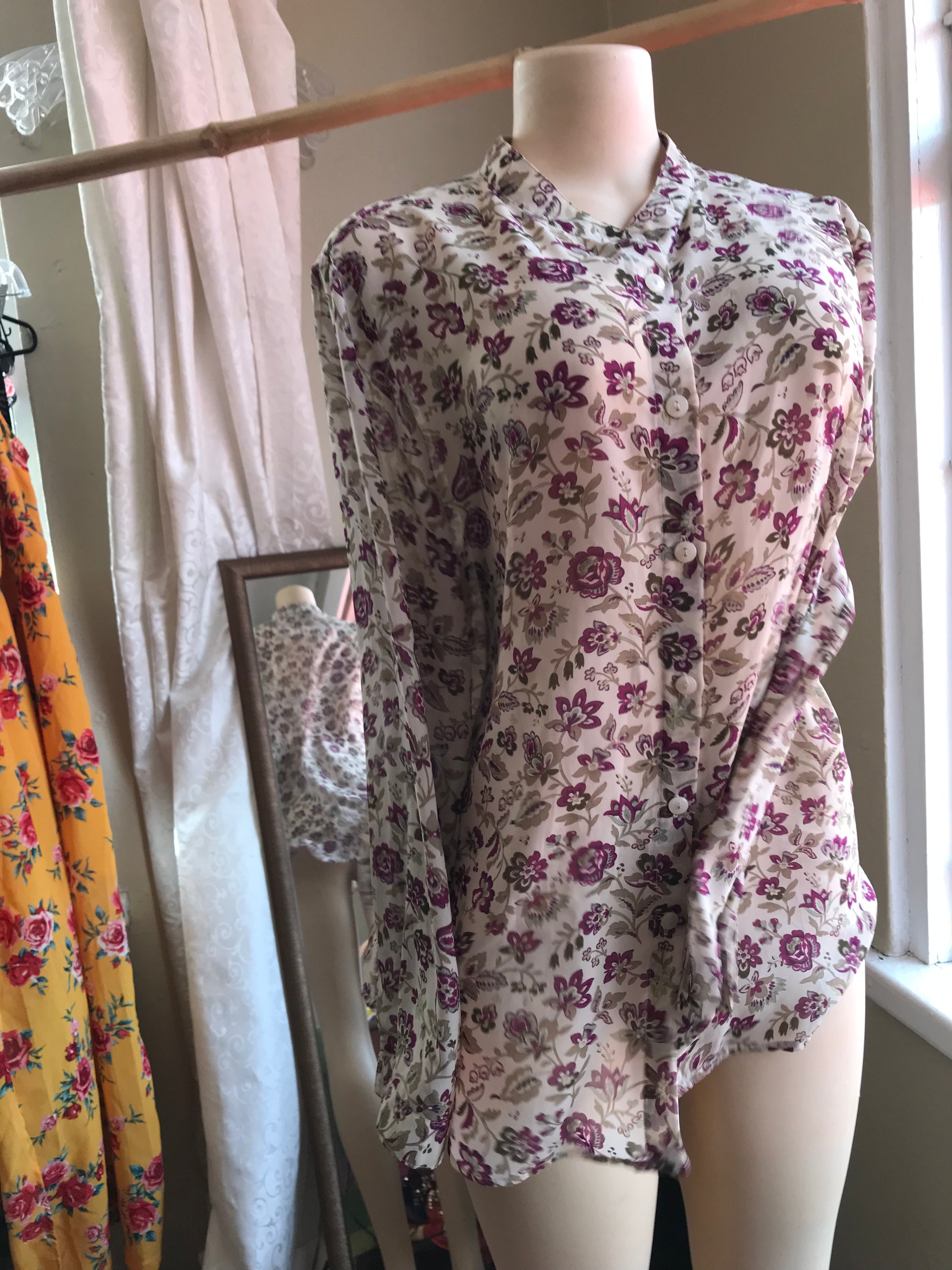 Detail Floral Sheer Button Blouse Work / Play - M/L