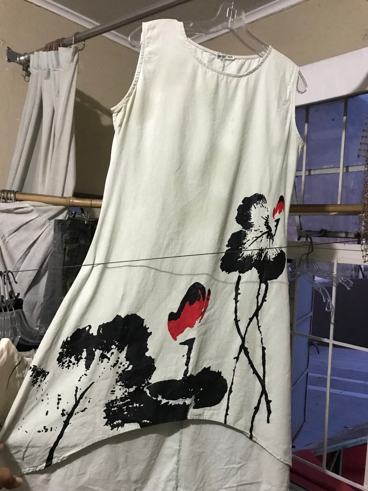 White linen sleeveless dress large flower print /xl