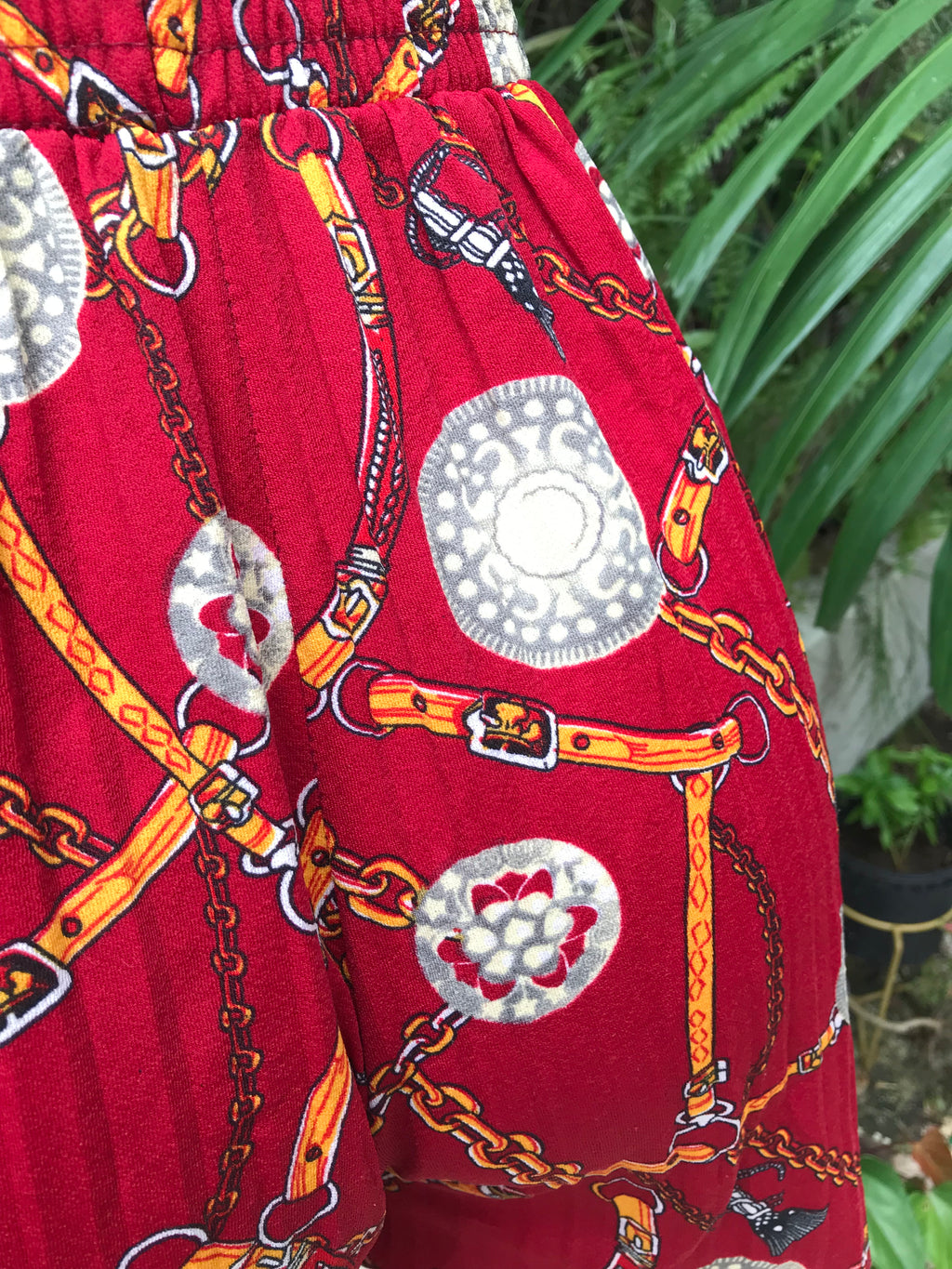 red ornate print pleat high waist shorts . s