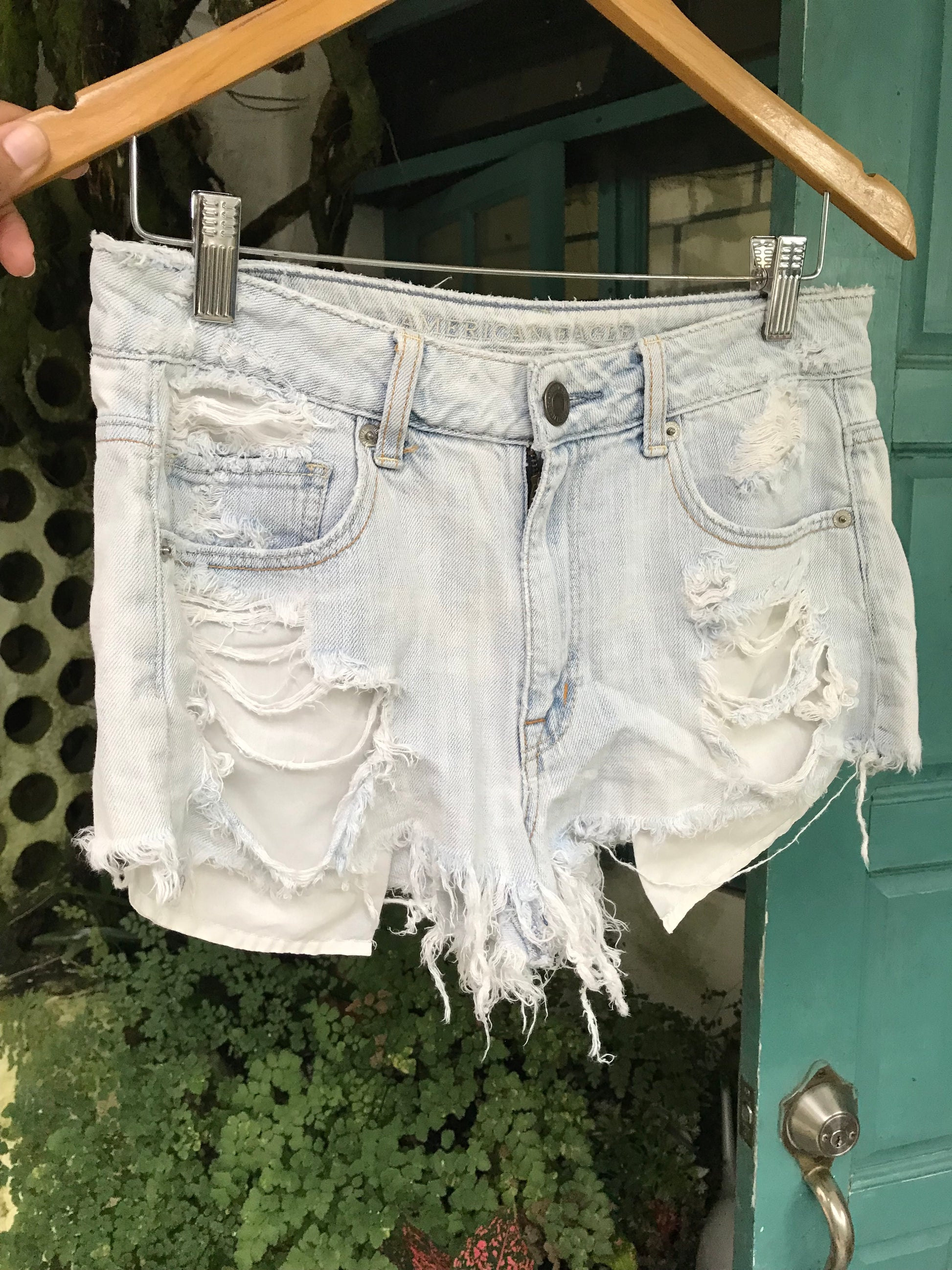 American Eagle 'Hi Rise Festival' distressed light wash shorts  small
