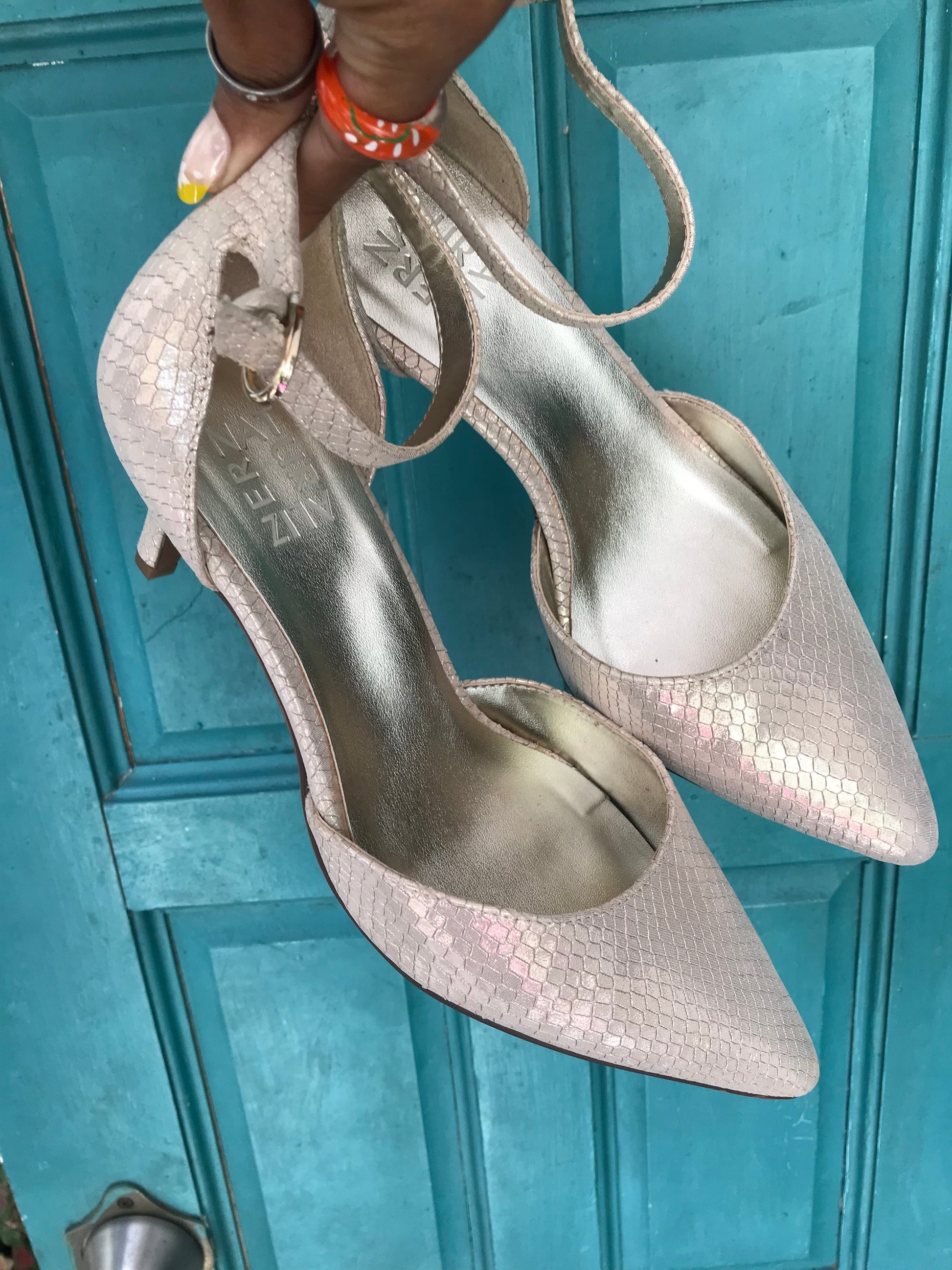 Silver heals pointy platinum snakeskin /// size 8