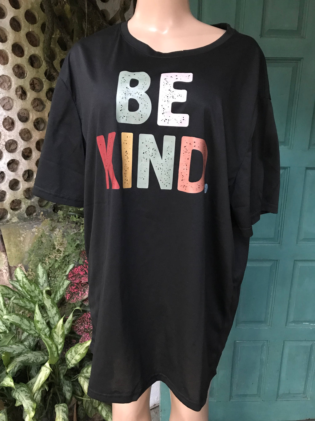 Black be kind graphic tee... /XL : 4x