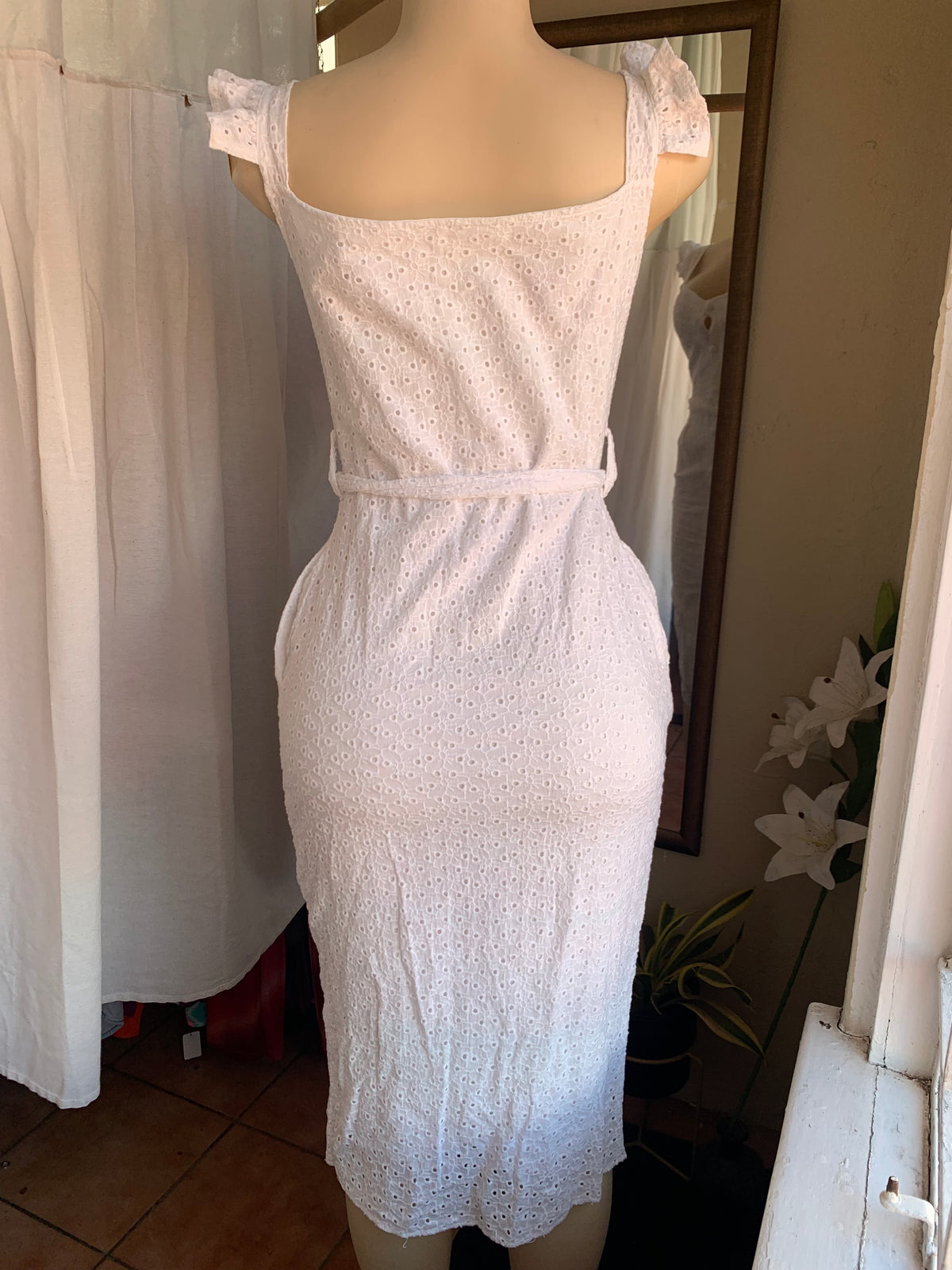 White organic ruffle sleeve button down dress with tie L ,,,