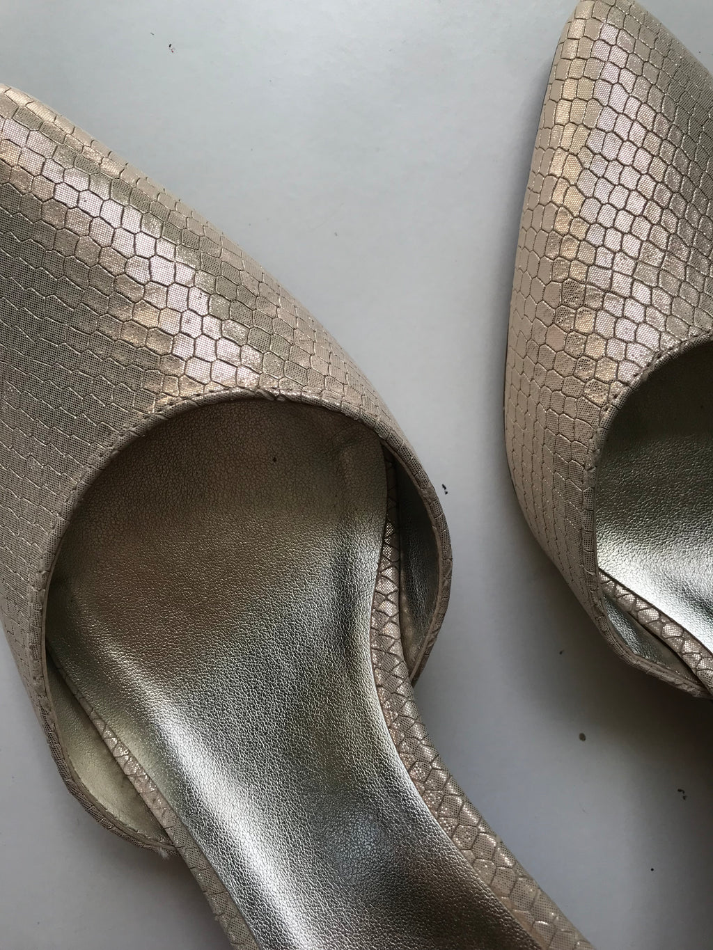 Silver heals pointy platinum snakeskin /// size 8