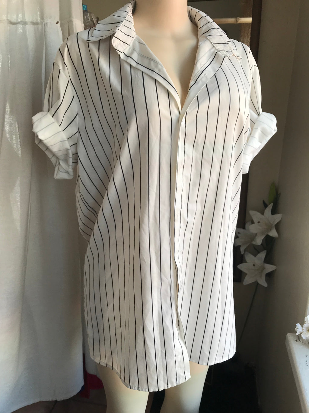 White stripe mens button shirt M