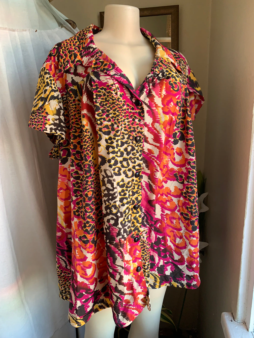 Vintage Multicolored pink red animal print shirt / mini dress… can fit up to /xl : 2x