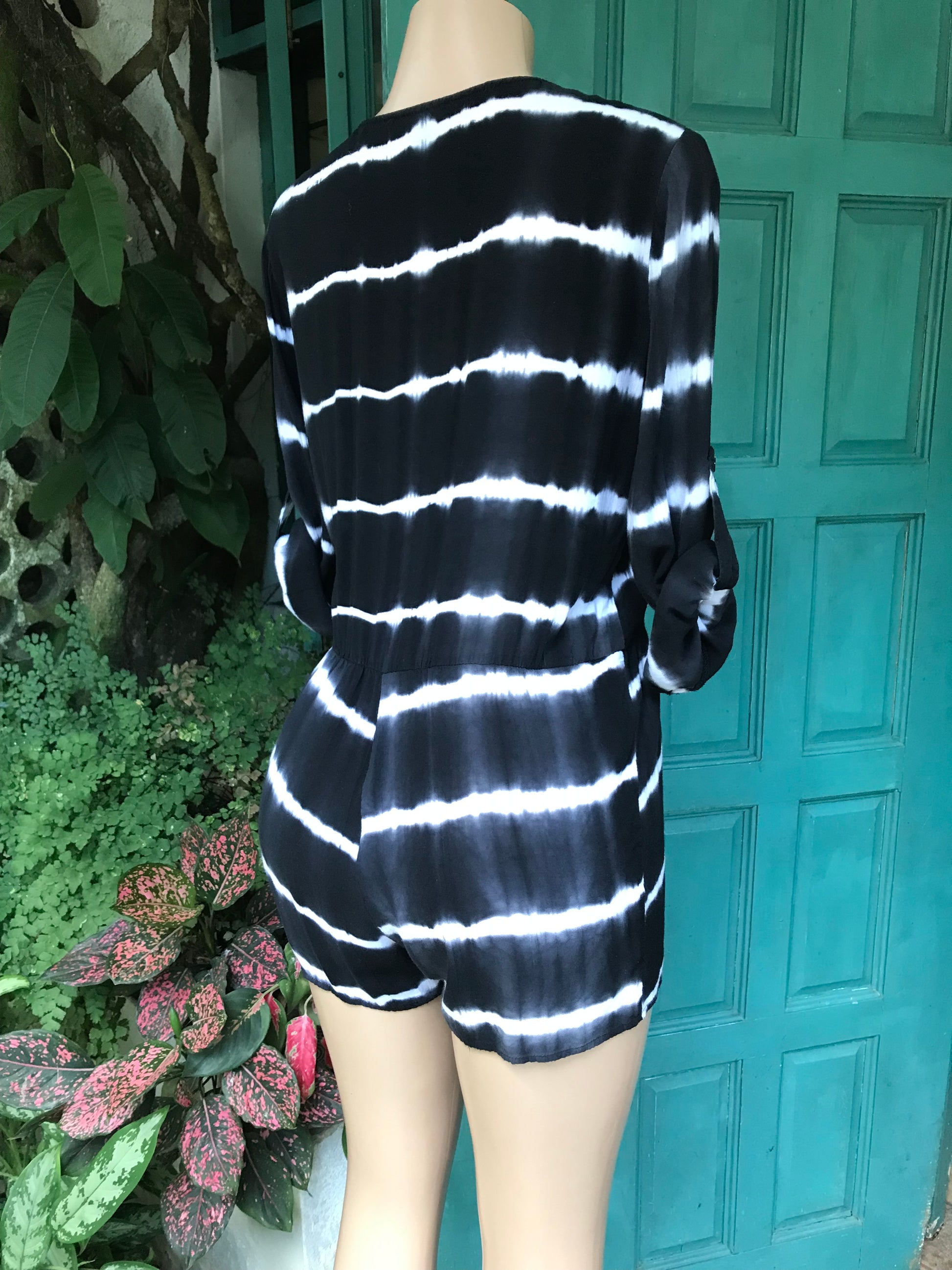 Black cotton tie dye romper ~~~ L