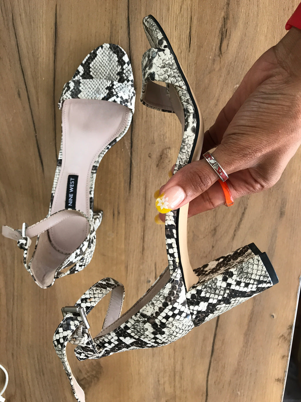 Nine West low heals snakeskin /// size 8