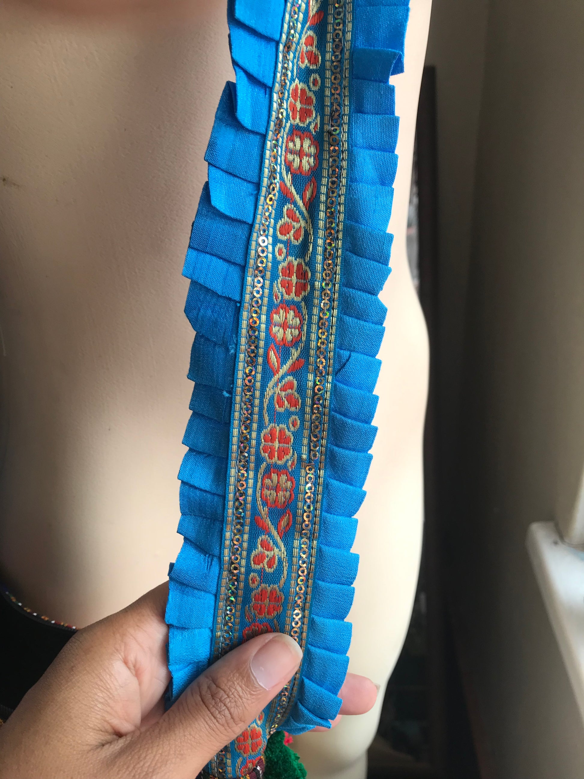 Like new boho shoulder bag flowers