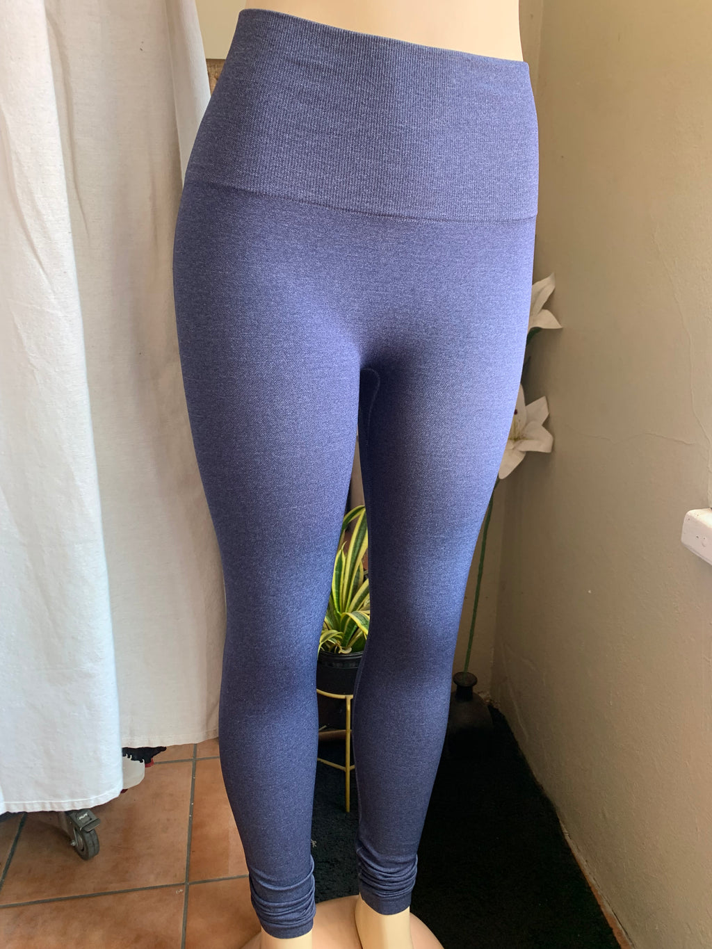 Blue exercise leggings can fit up to M