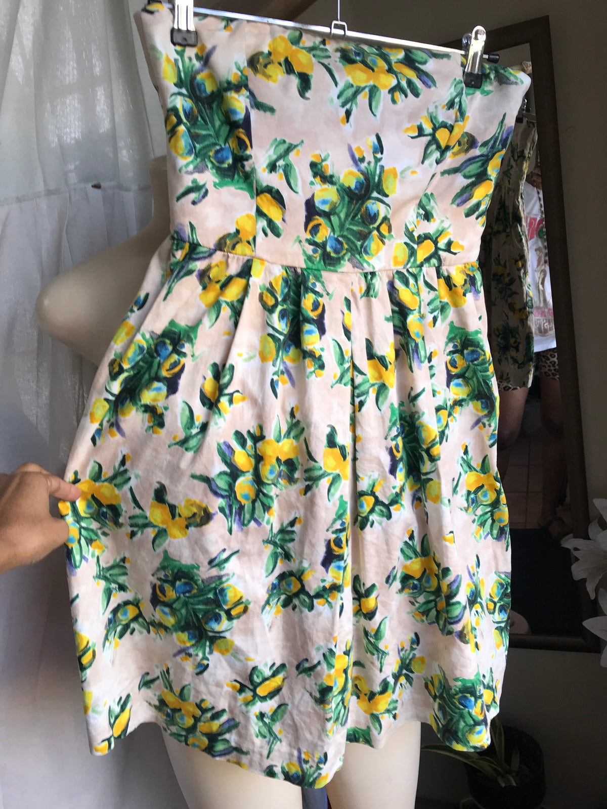 White sweetheart lemon print dress s