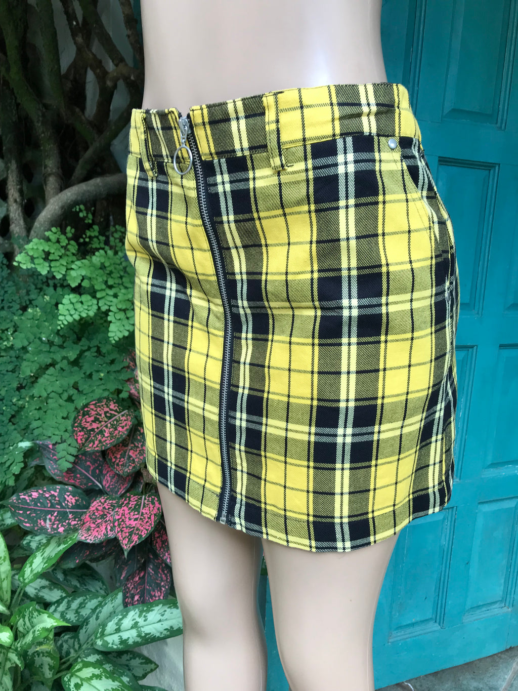 F21 Yellow plaid zip front fashion mini skirt. M