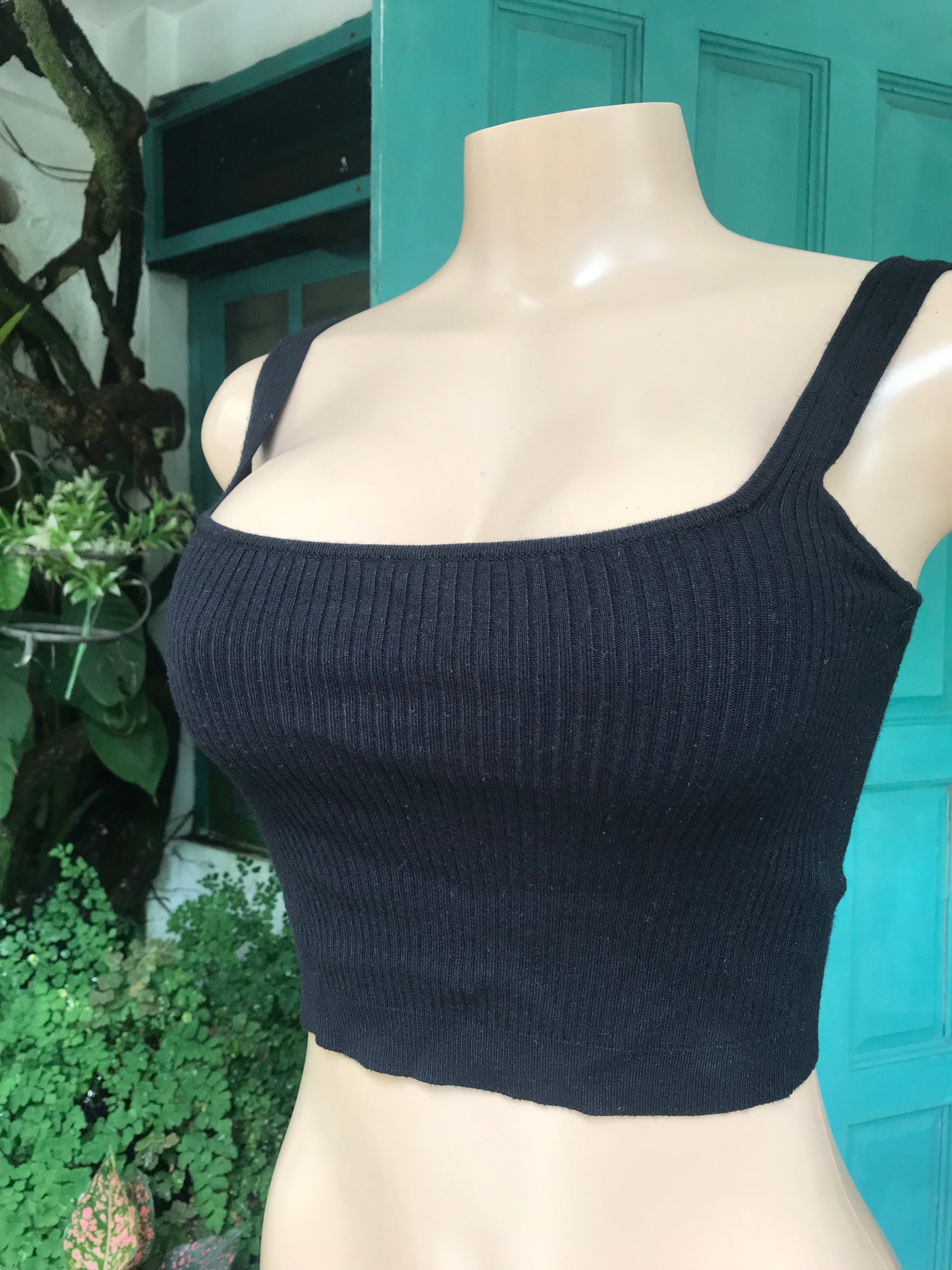 Black knit essential crop top... S