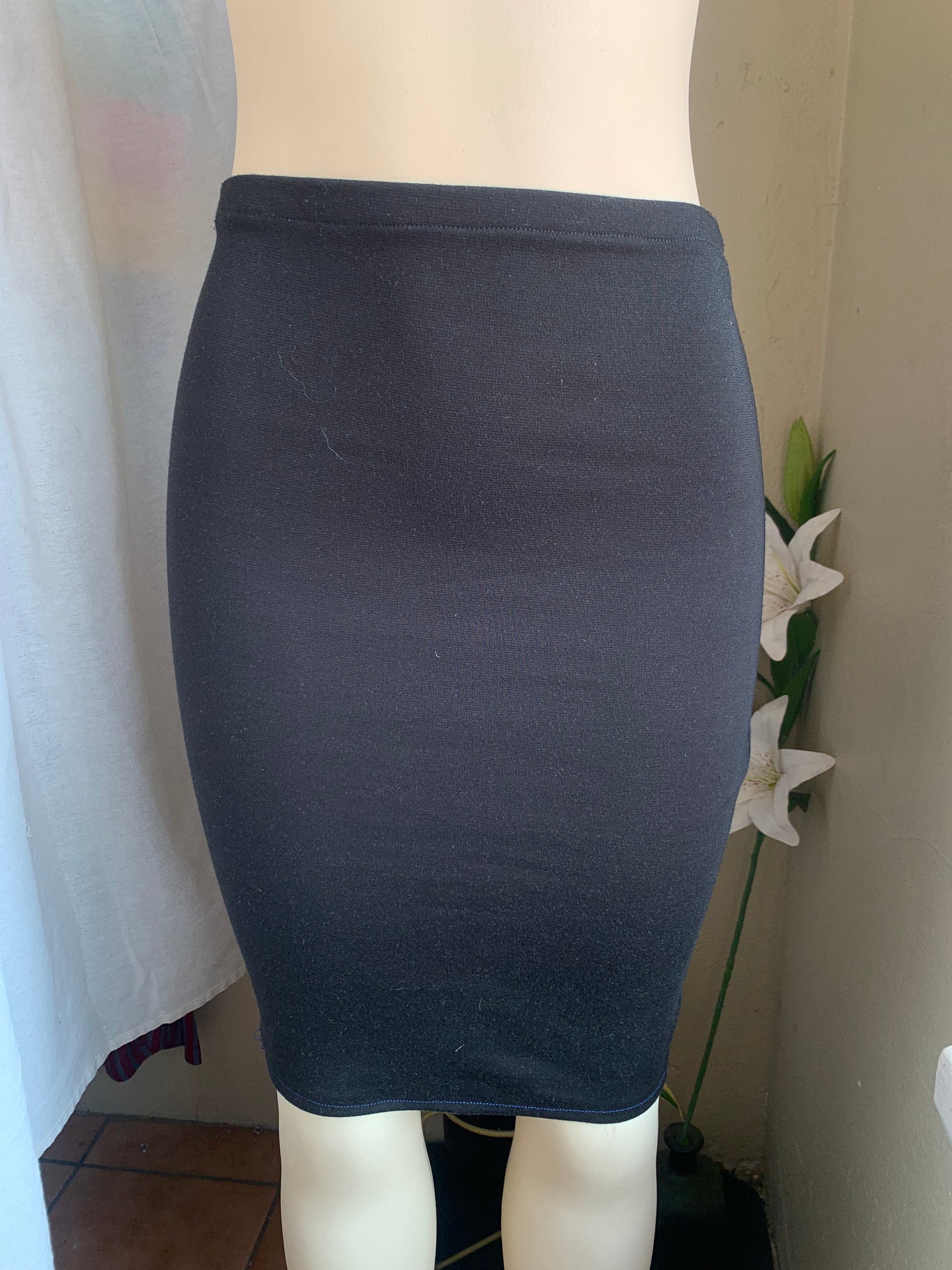 Black soft stretchy pencil professional skirt s/m