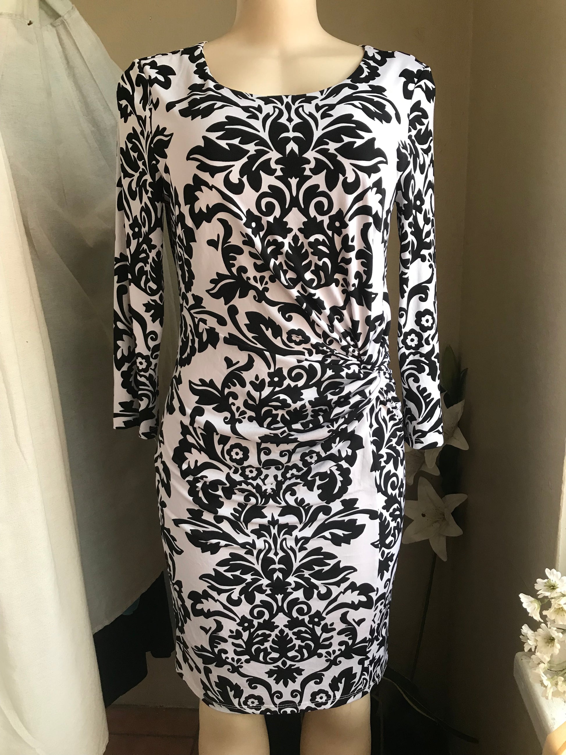 b&w retro print stretchy ruche dress mid sleeve. m