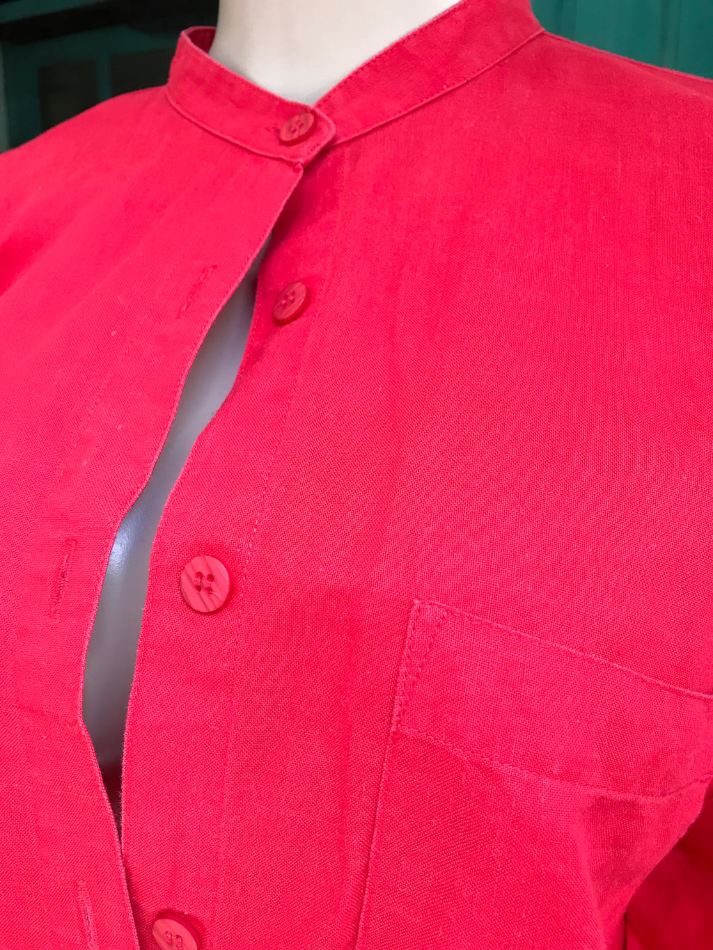 linen blend red button blouse... L ,,,