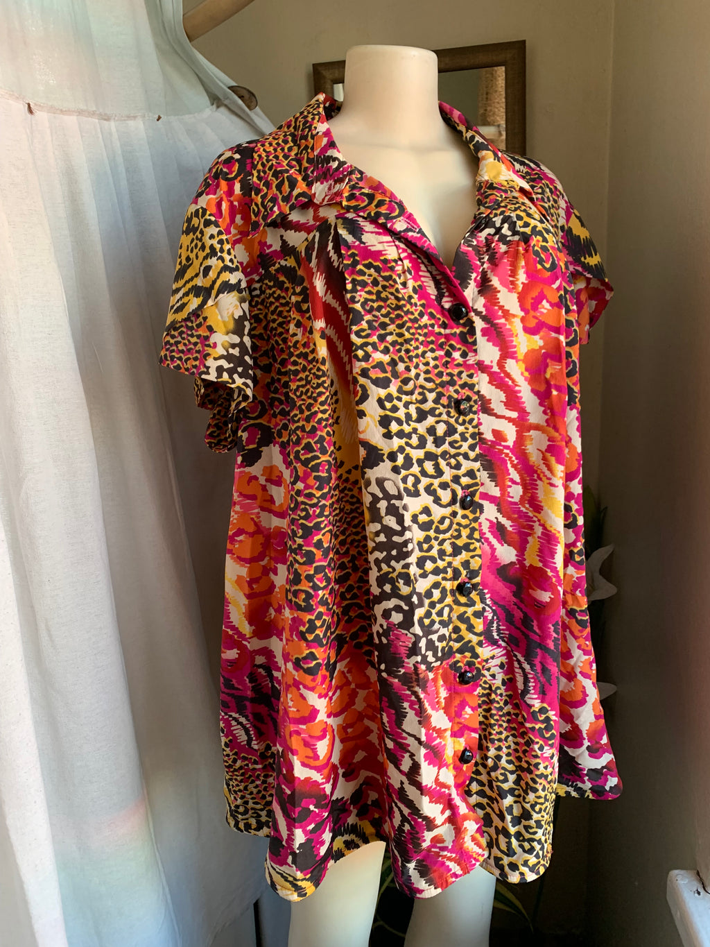 Vintage Multicolored pink red animal print shirt / mini dress… can fit up to /xl : 2x