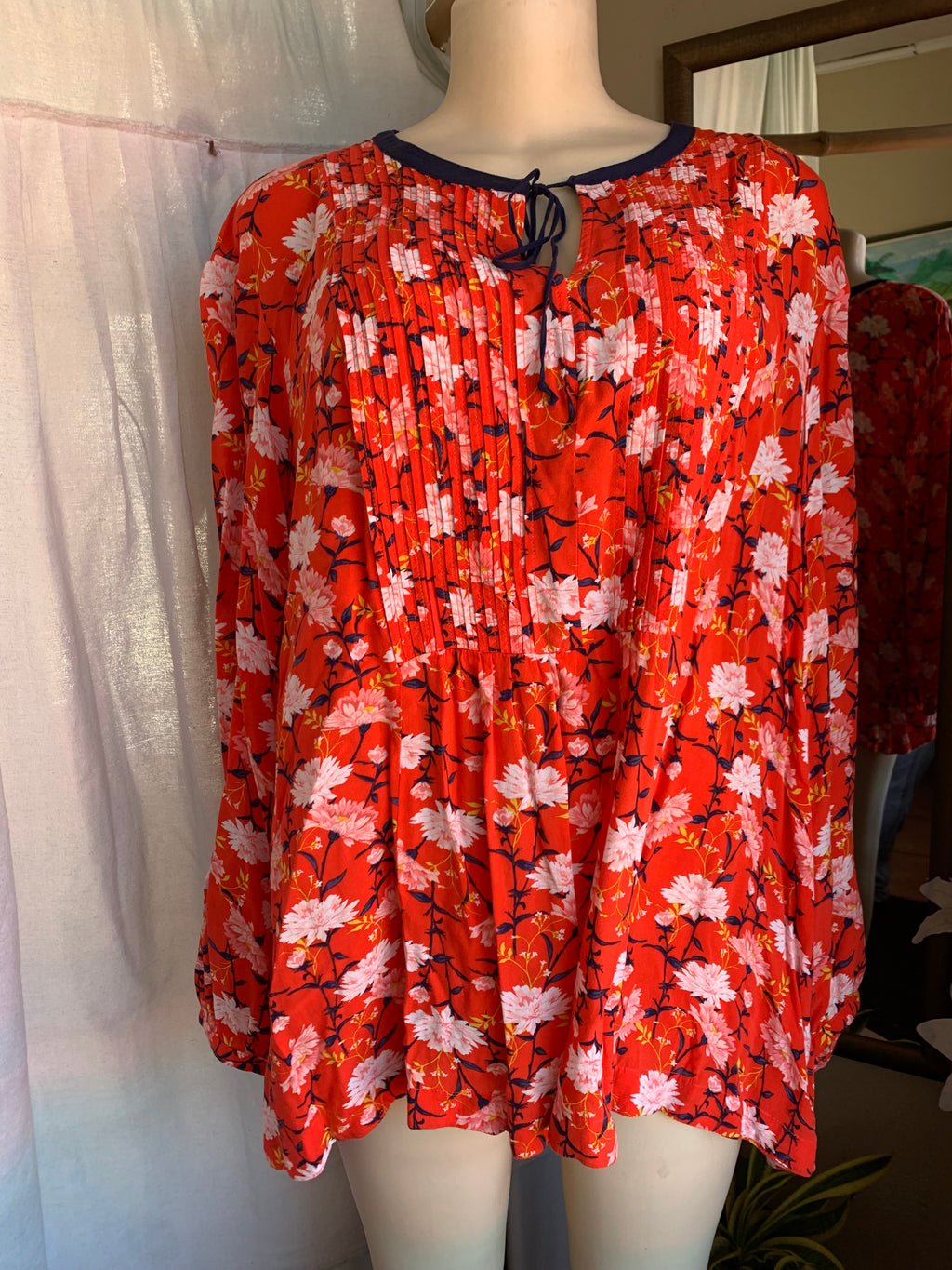 Old Navy Red floral tie neckline pleat top … /XL : 2X