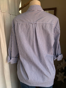 Old navy boyfriend style cotton shirt … fits up to L ,,,