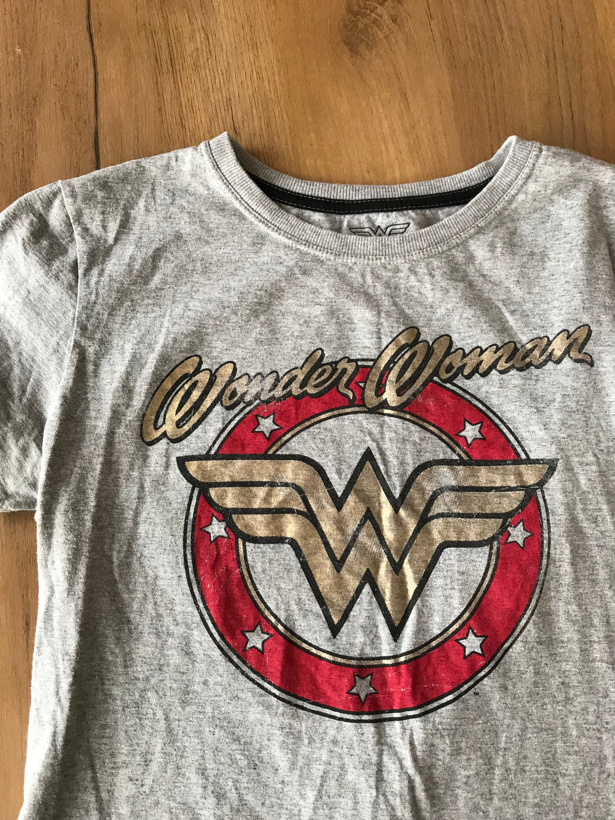 Grey wonder woman pop culture graphic tee ;;; M...