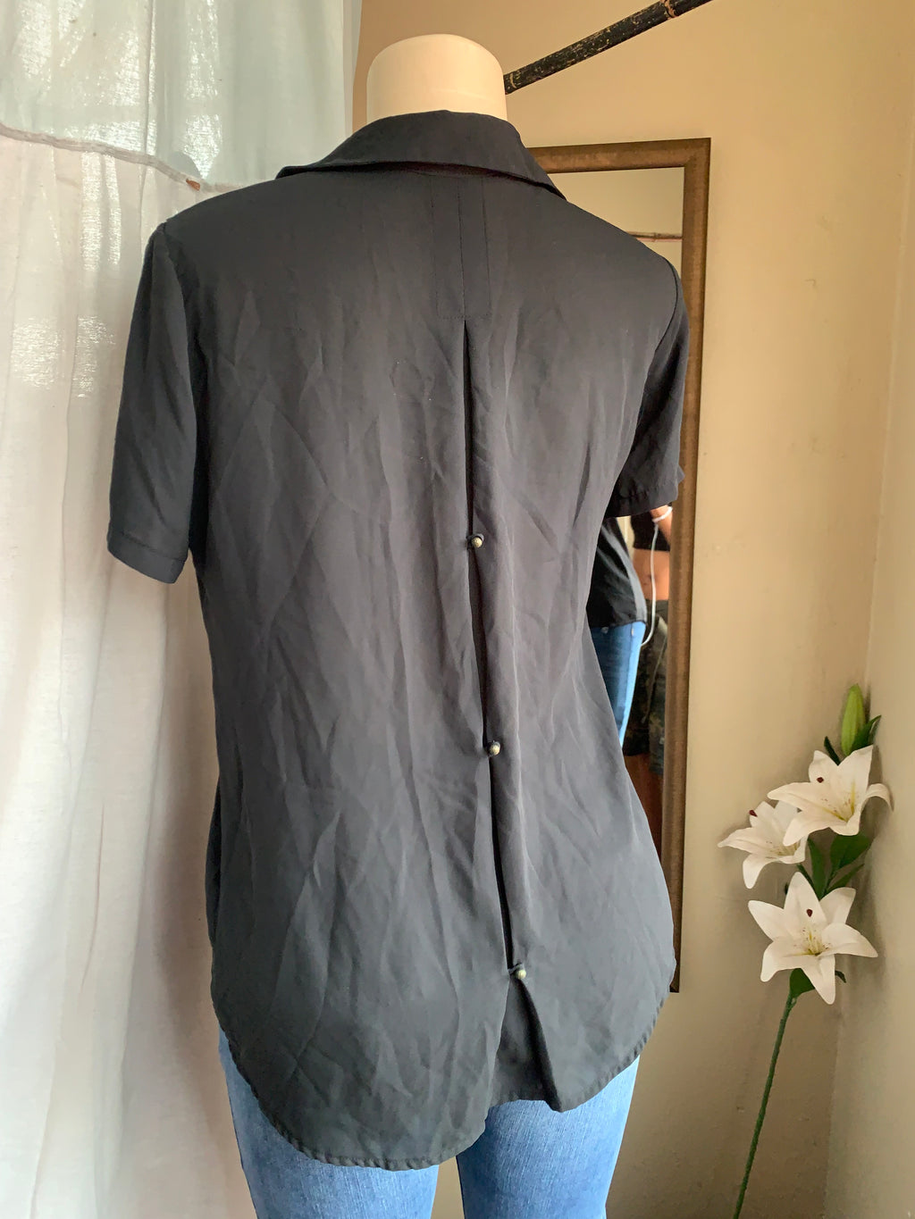 Black short sleeve button up shirt with chest pockets … XL