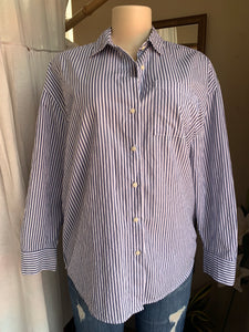 Old navy boyfriend style cotton shirt … fits up to L ,,,