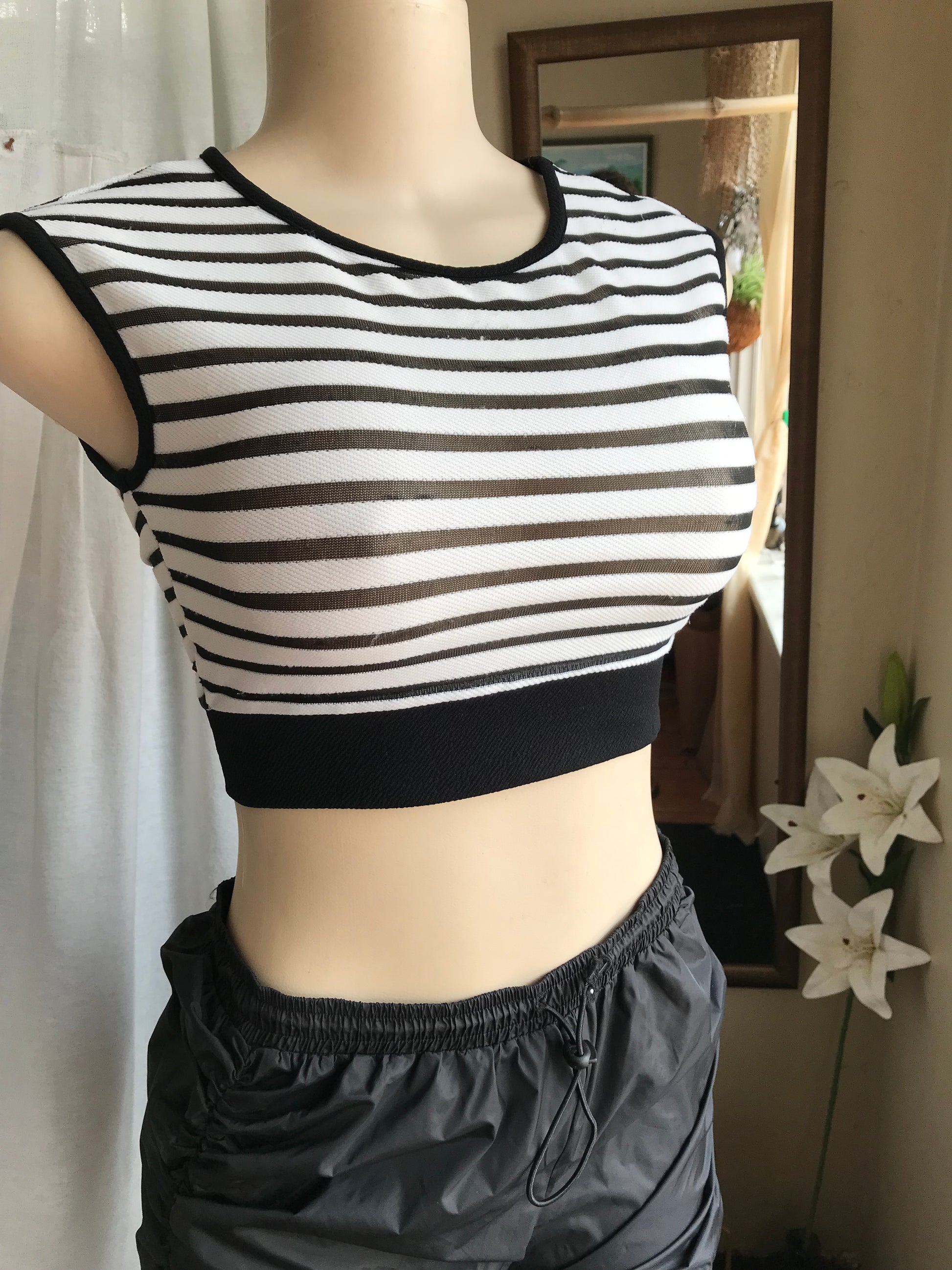 B&w horizontal Stripe crop top mesh... S