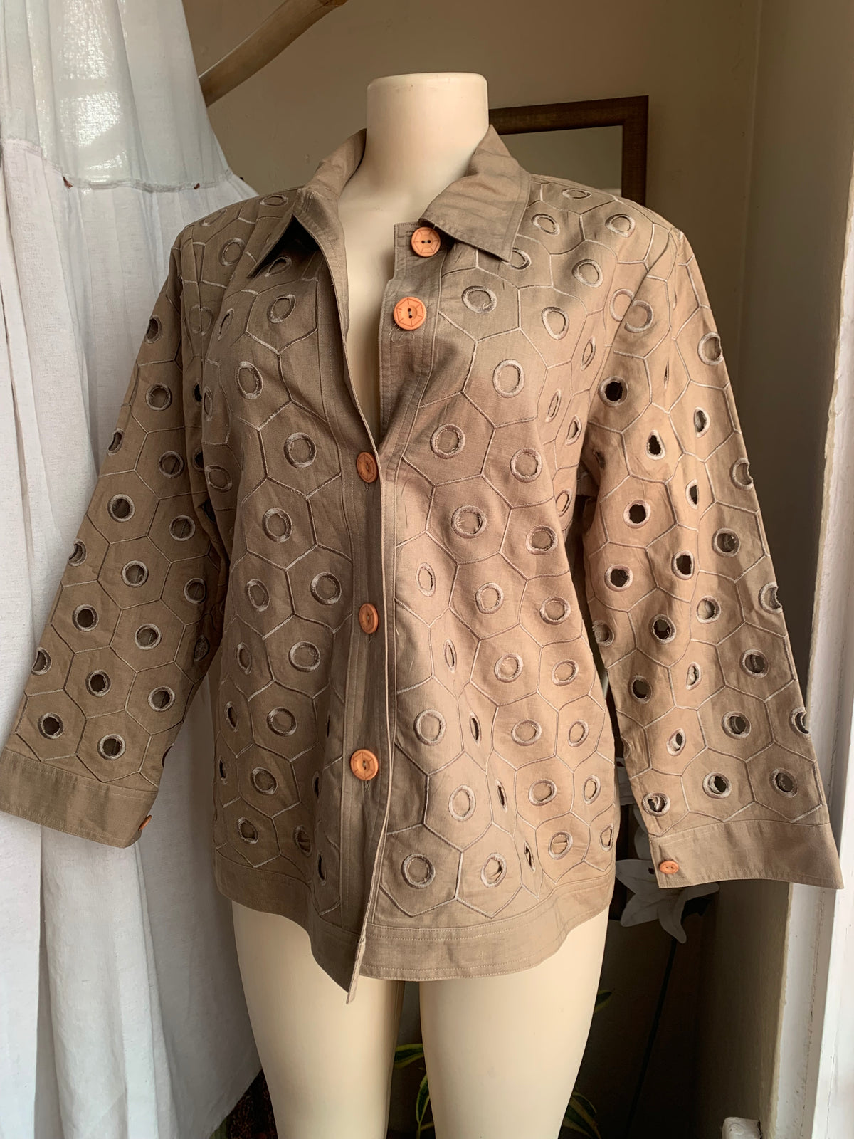 Vintage Olive green linen large eyelet shirt/jacket  >>> size 12 / M-L,,,