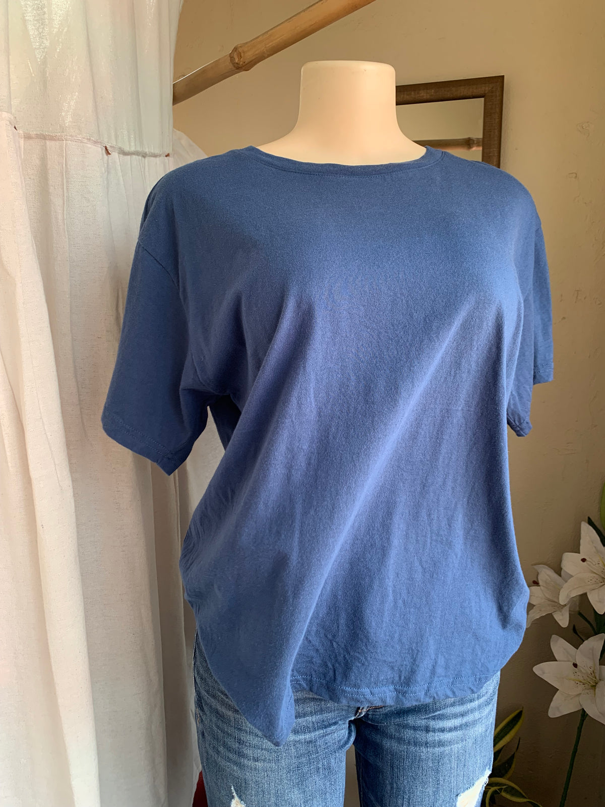 Soft cotton navy blue tee … M ,,,