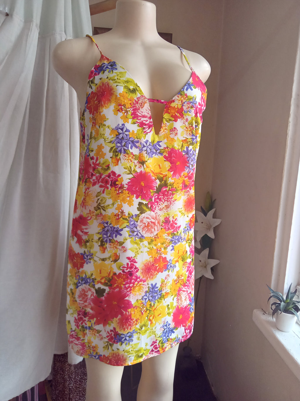 Floral spaghetti mini brunch dress m