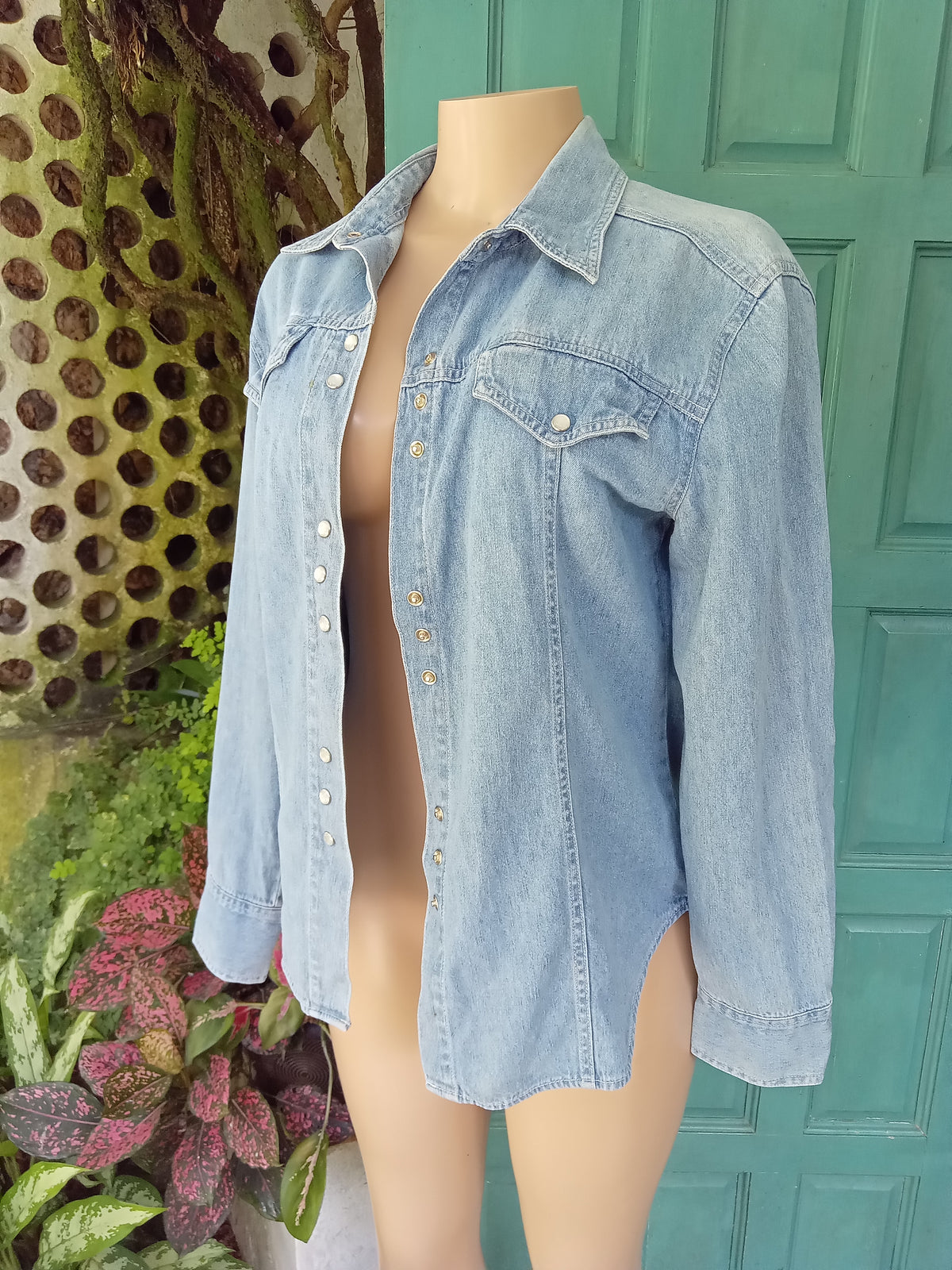 Denim uneven button pearl vintage shirt
