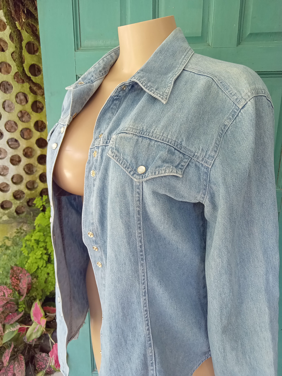 Denim uneven button pearl vintage shirt