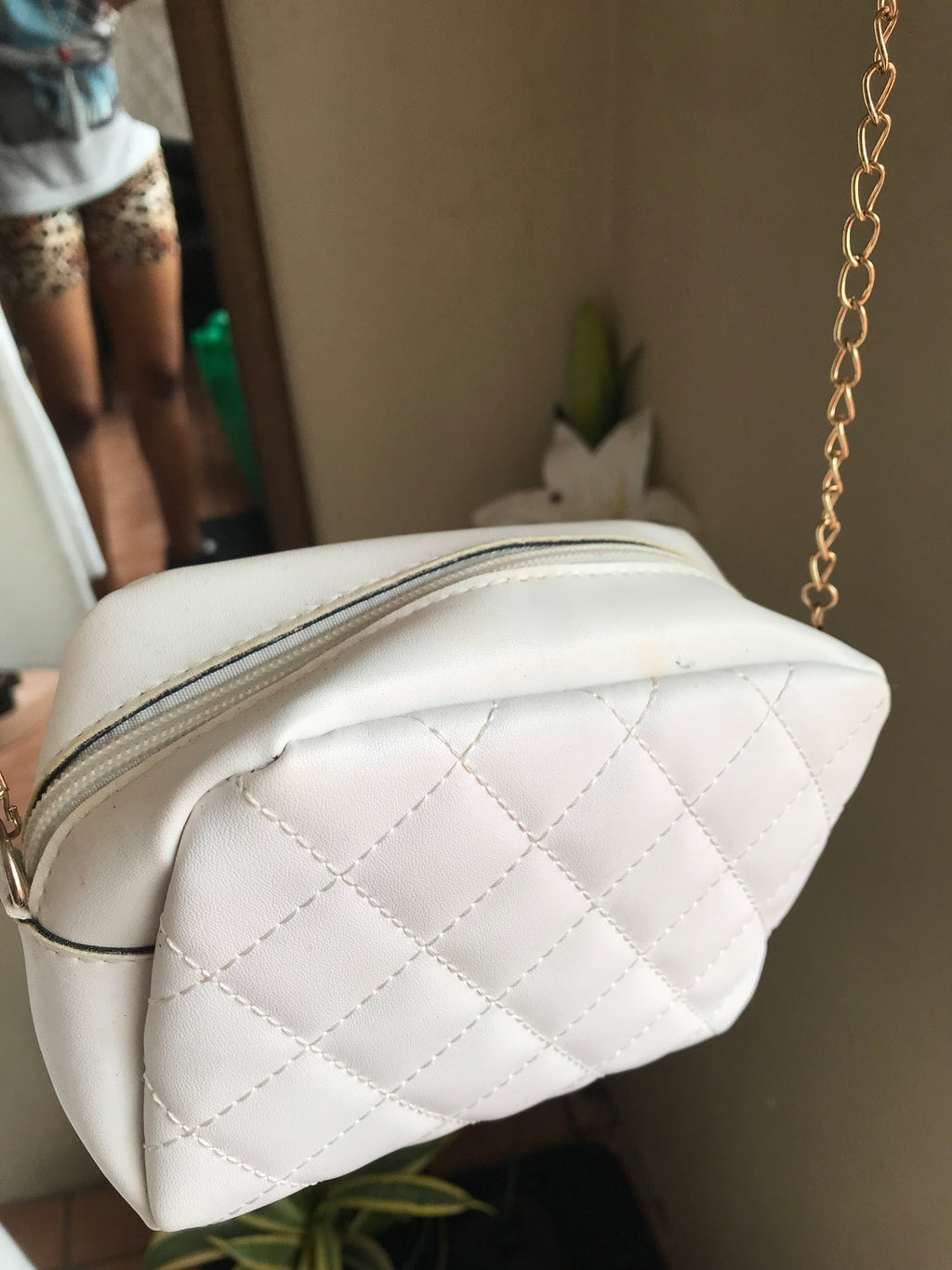 Unused white quilted mini bag gold chain lll