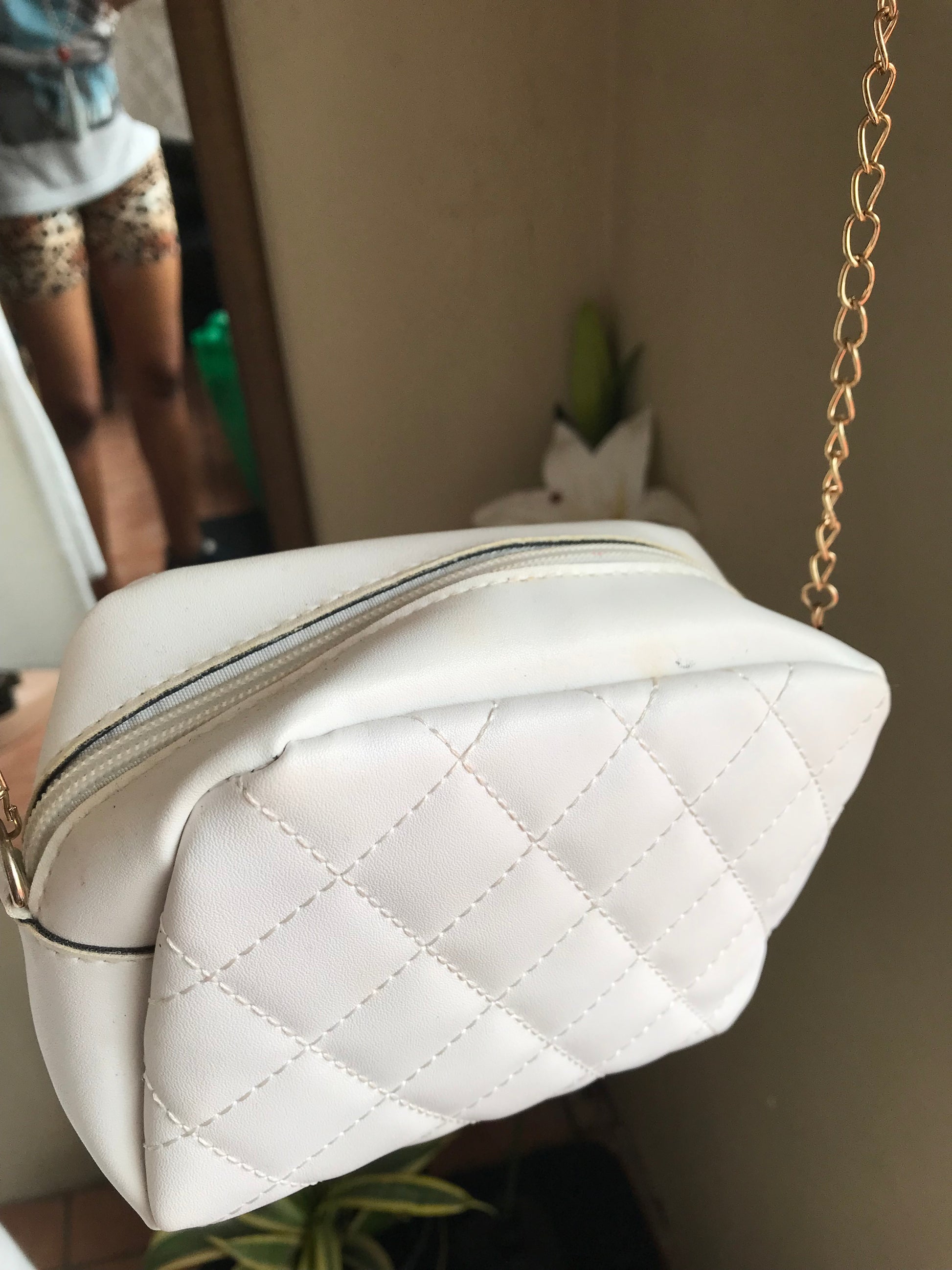 Unused white quilted mini bag gold chain lll