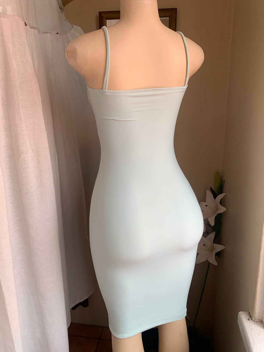 Mint green body con dress with straight neckline s/M has stretch