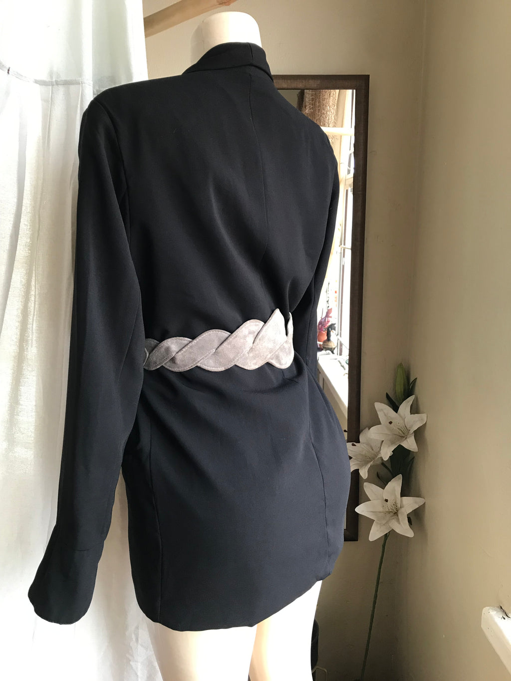 Black extra long blazer >>> m