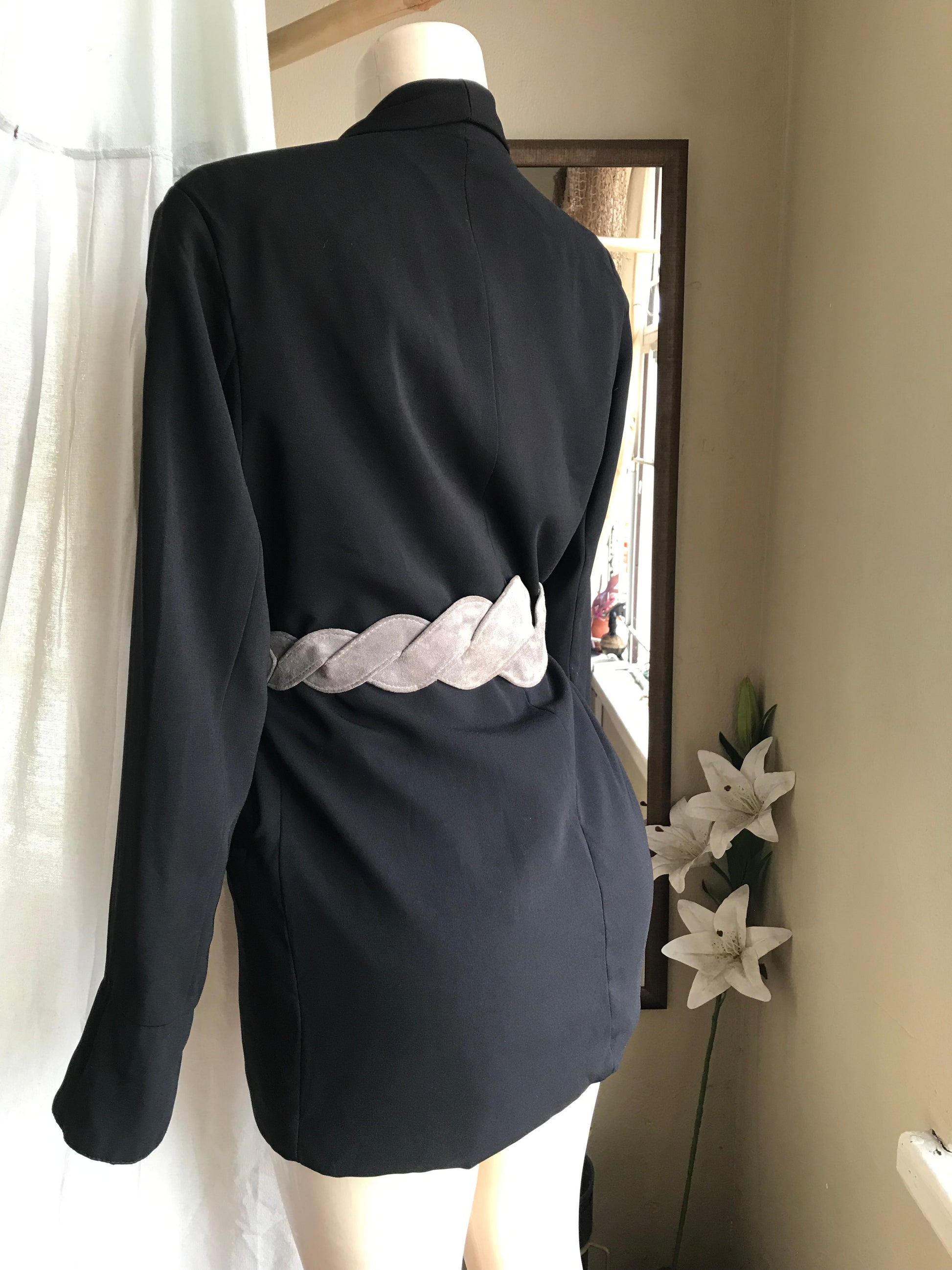 Black extra long blazer >>> m