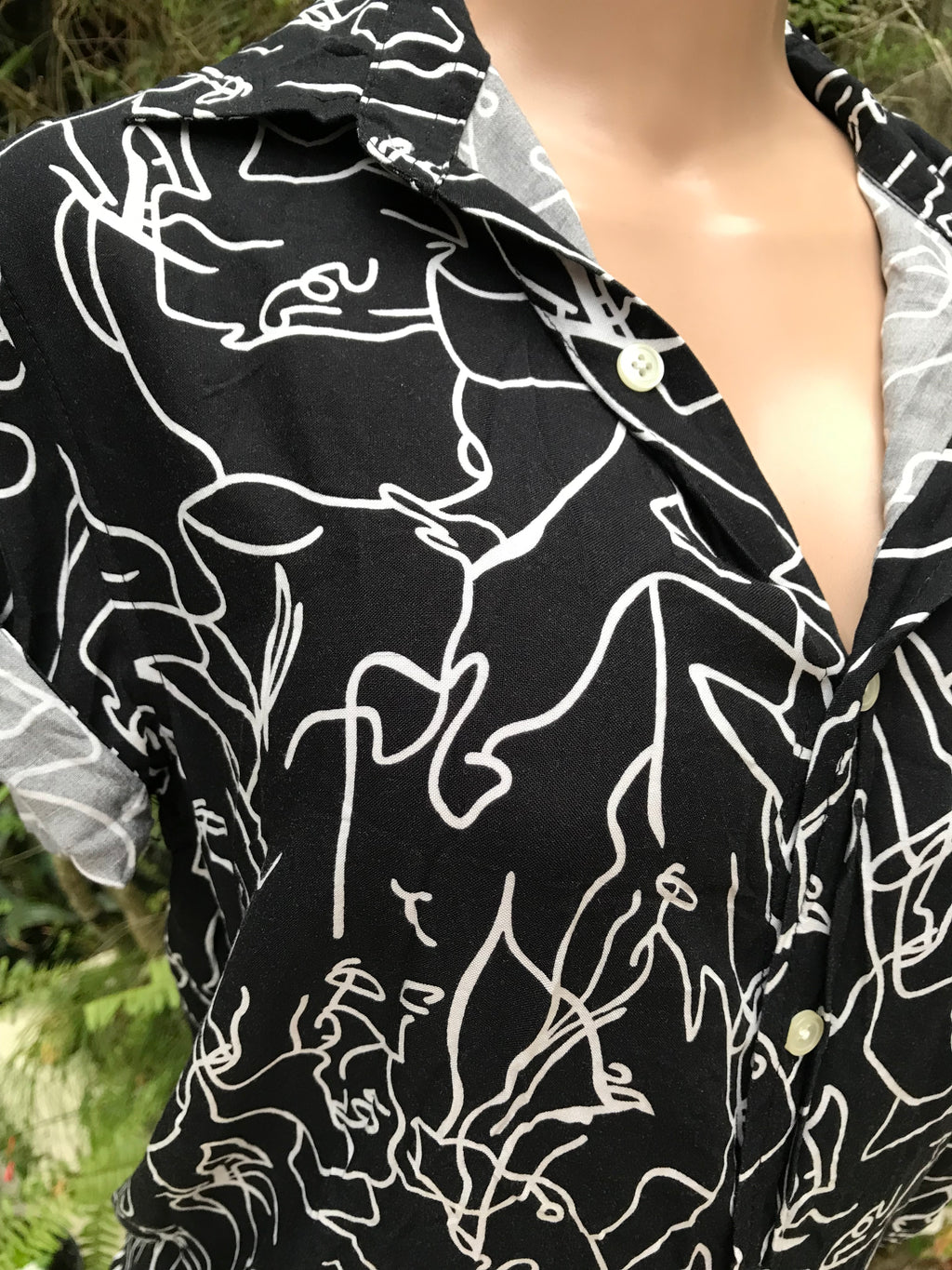 vintage black mens abstract faces button shirt ... mens s / womens m ^^^