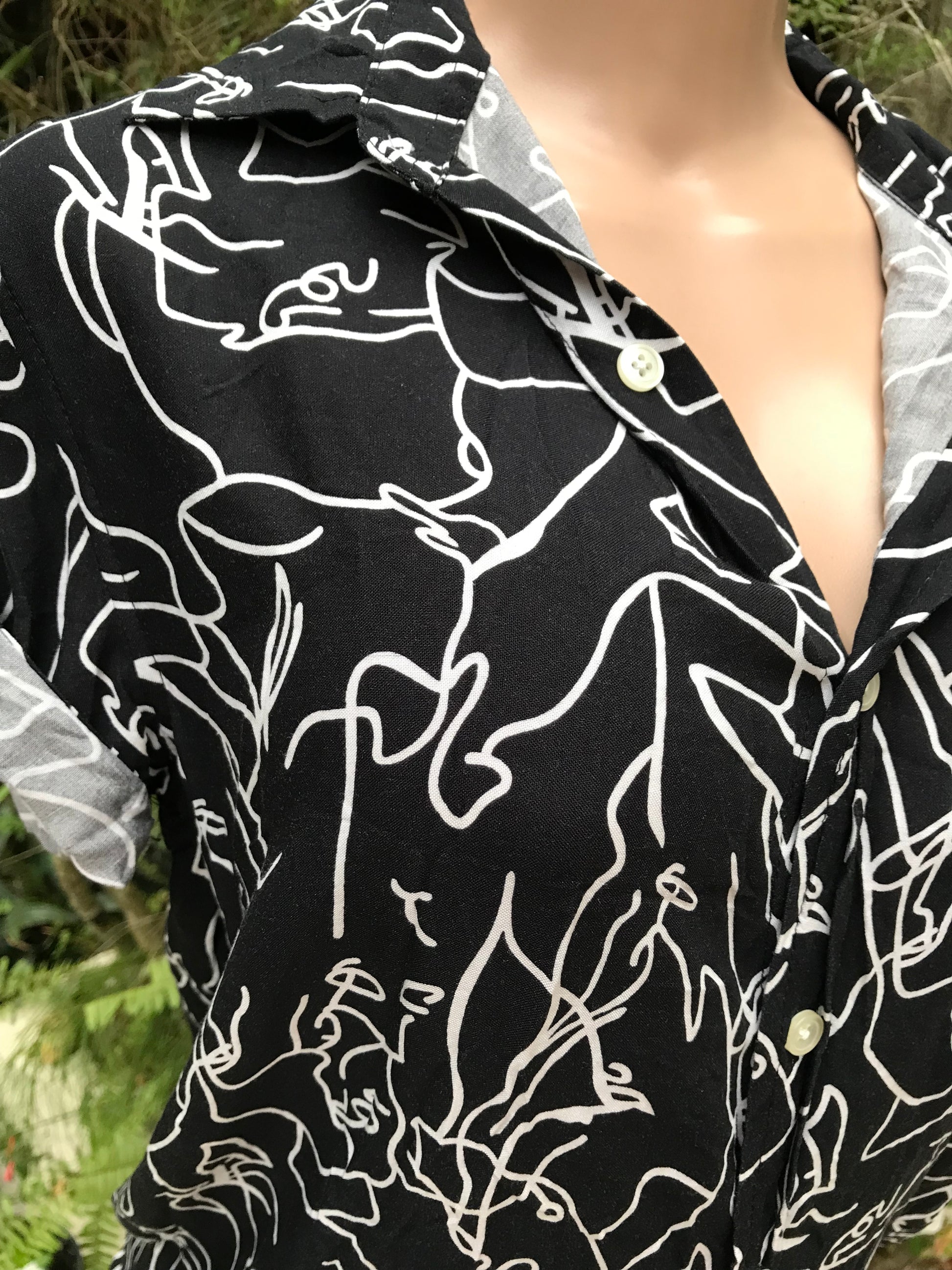 vintage black mens abstract faces button shirt ... mens s / womens m ^^^