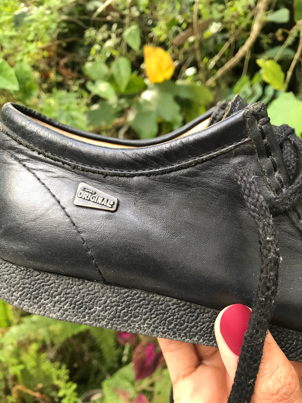 Black  Leather Wallabee Clarks /// size 7.5 women / size 6 men unisex