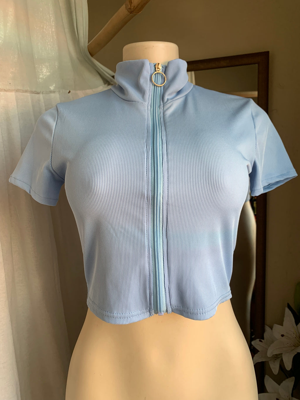 Baby blue zip up crop top ... s/m