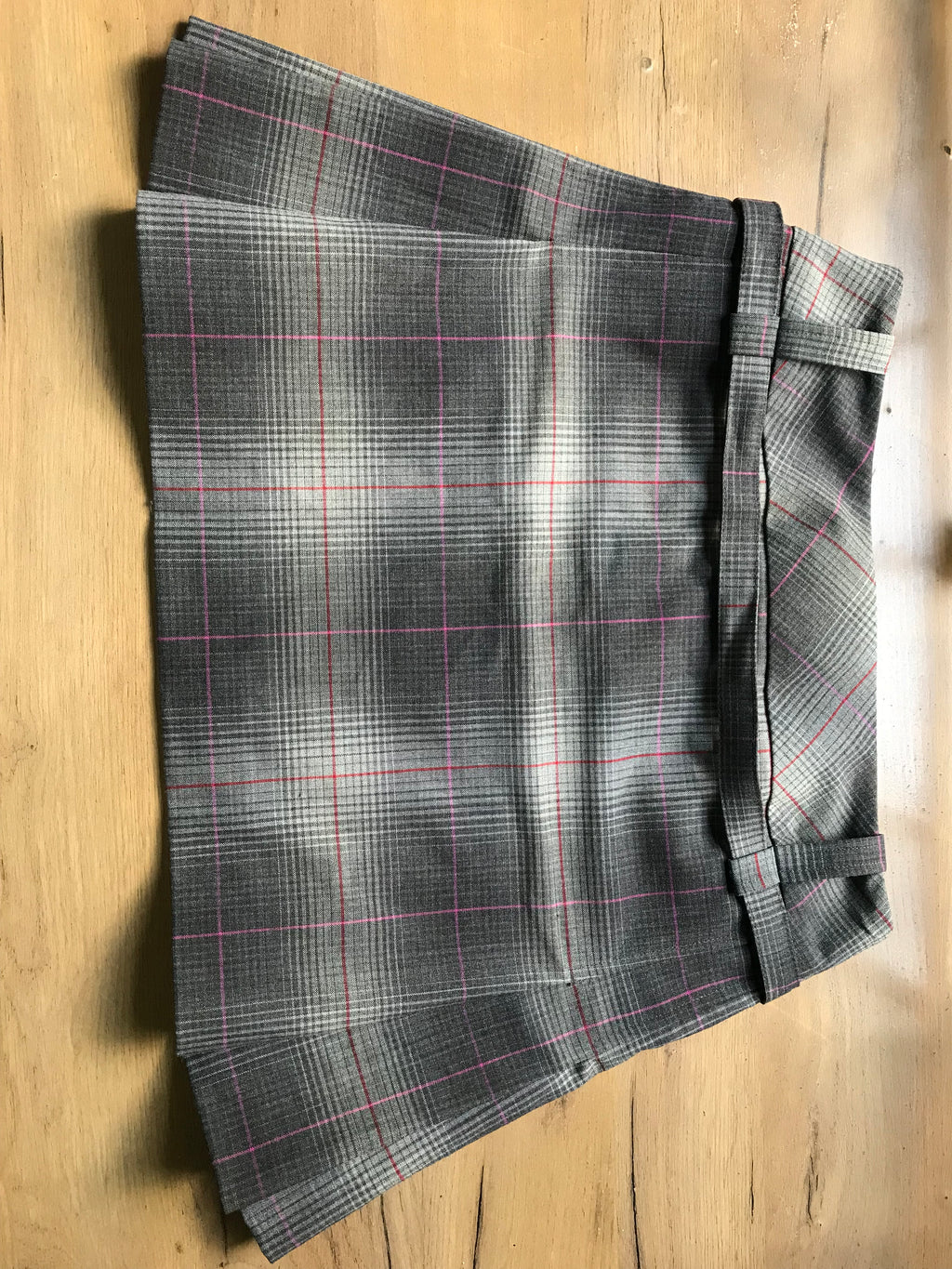 Grey Plaid Preppy Mini Skirt . M /w30
