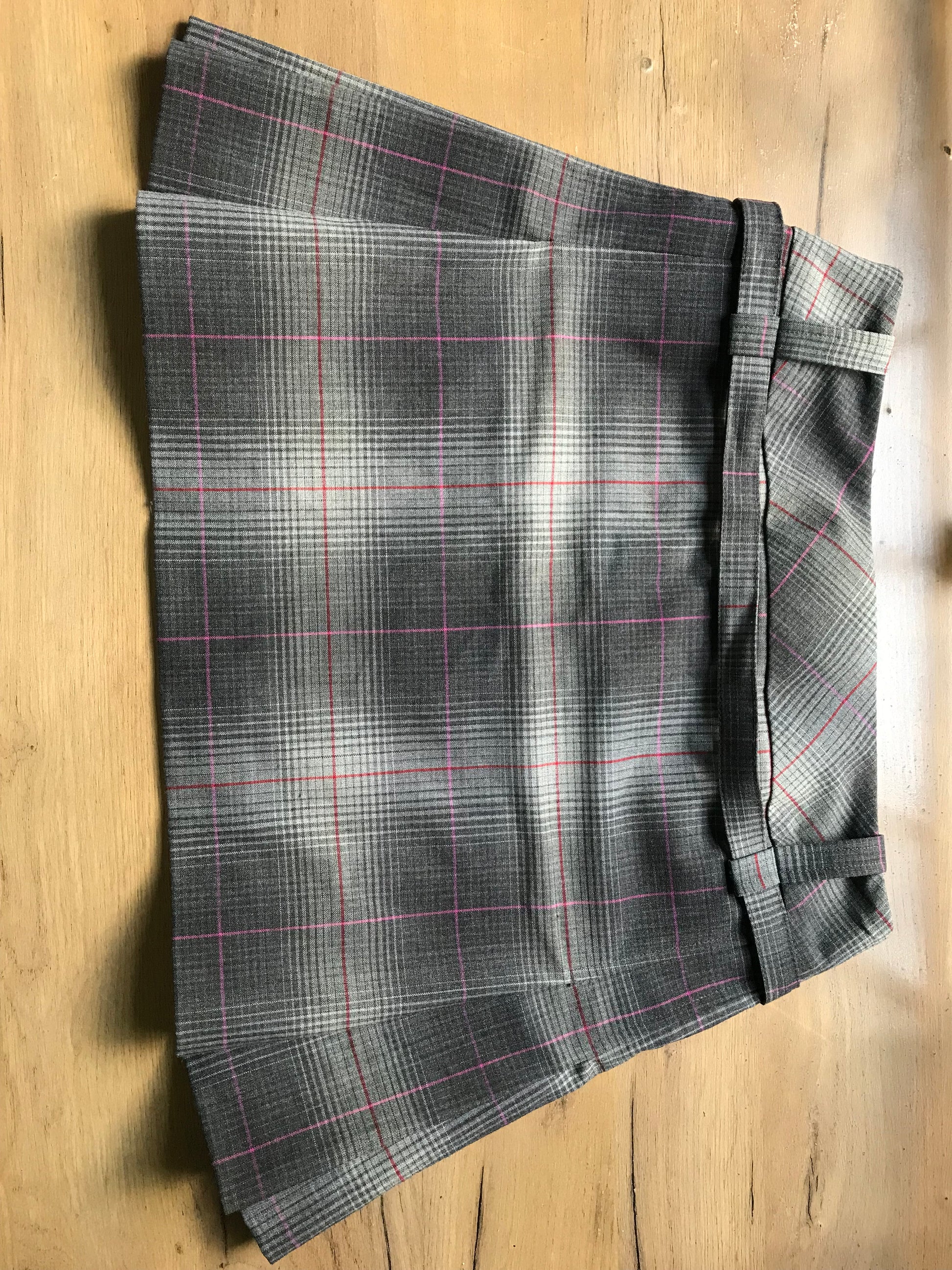 Grey Plaid Preppy Mini Skirt . M /w30