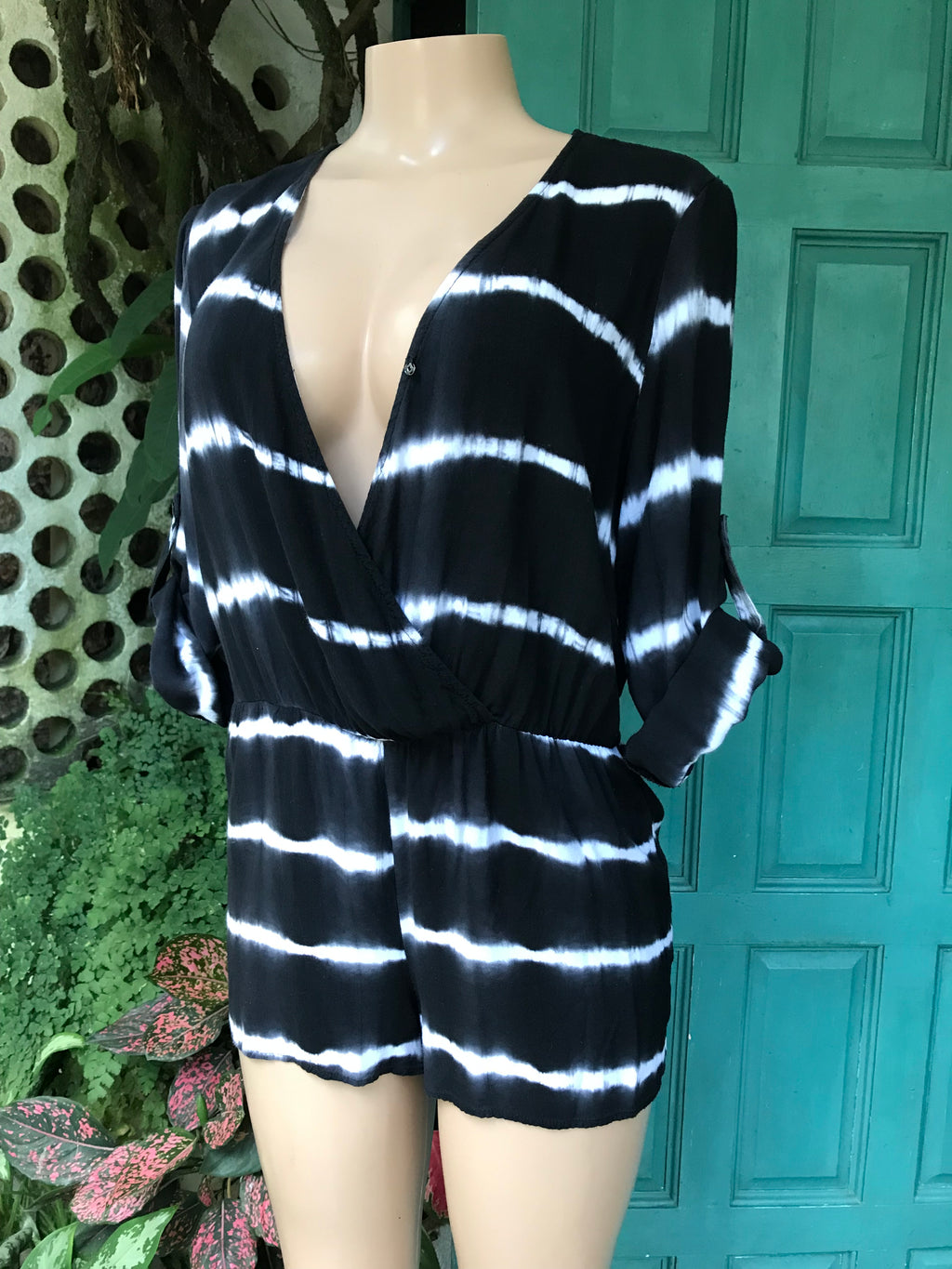 Black cotton tie dye romper ~~~ L
