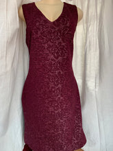 Load image into Gallery viewer, Burgundy floral sleeveless semi formal dress /Size 16 /XLlll
