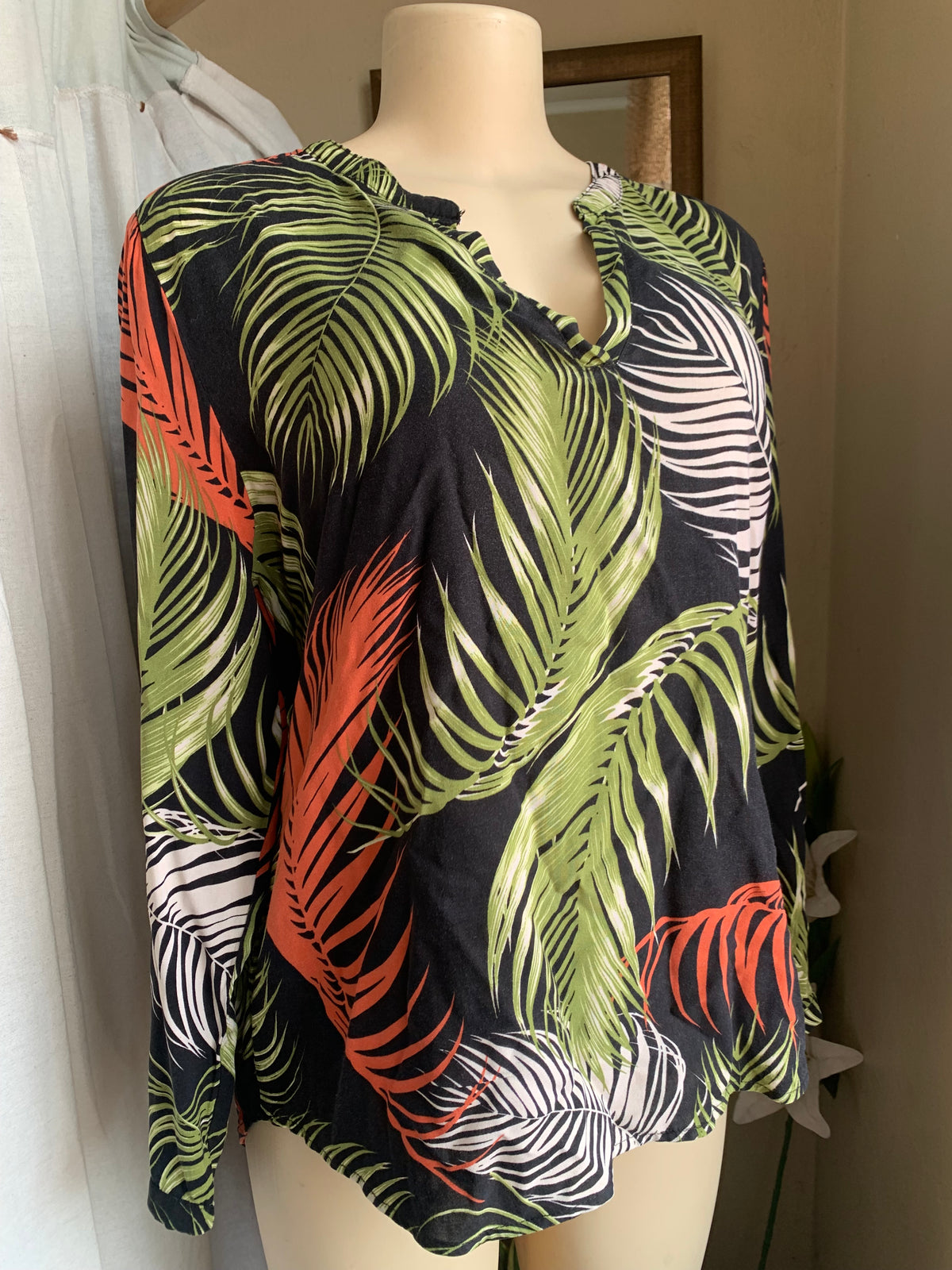 Palm Leaves black V neck shirt … XL