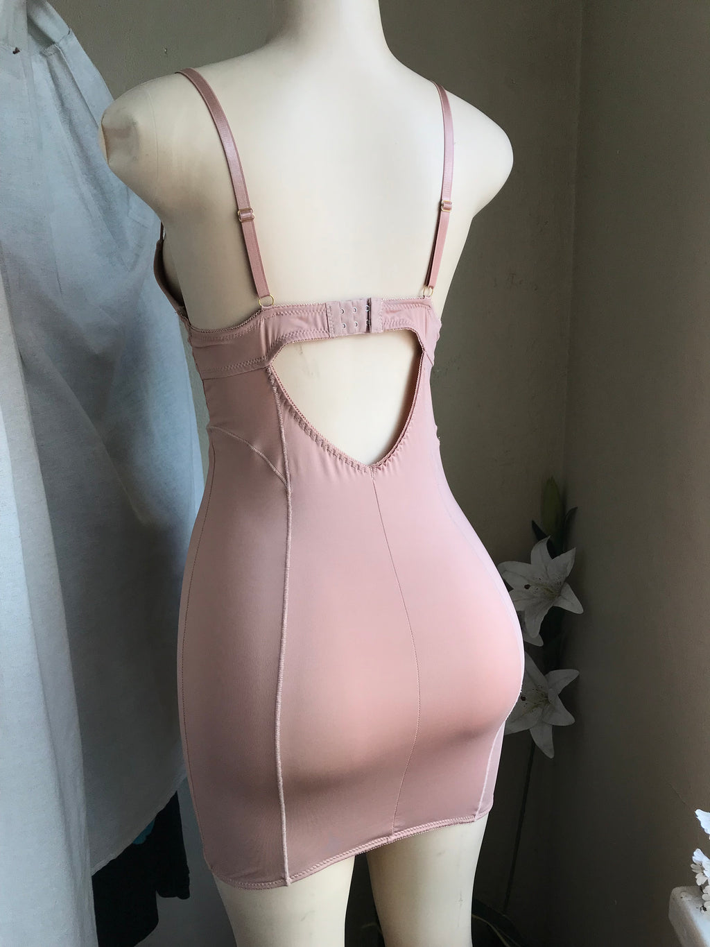 nude intimates bra dress m