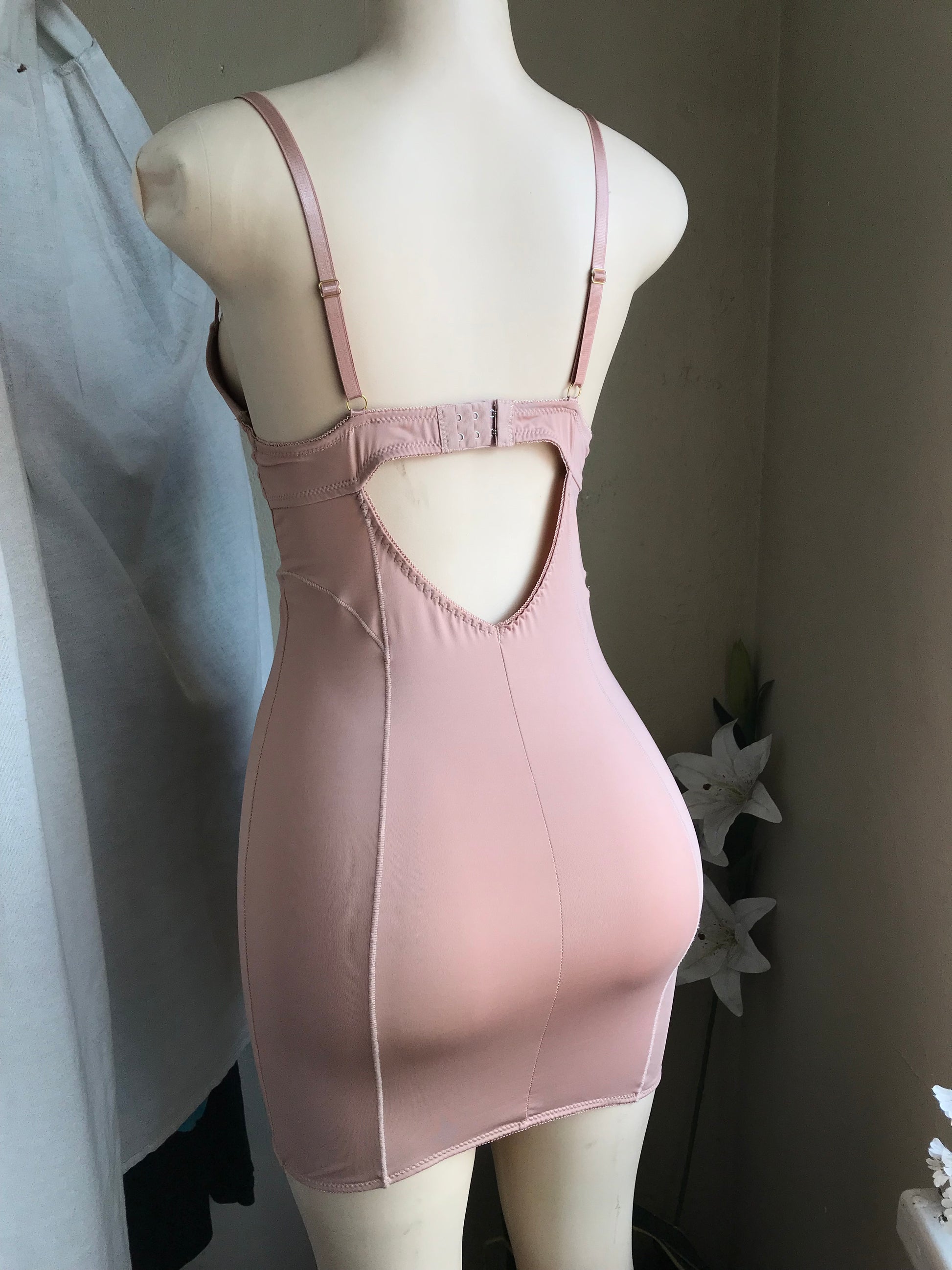 nude intimates bra dress m