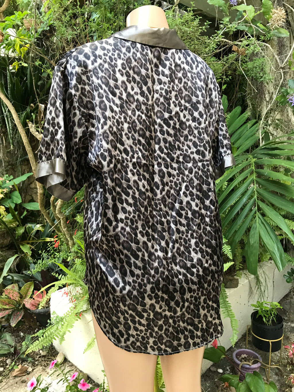 Retro Grey Cheetah Silky Pyjama Shirt ... Plus : 2X